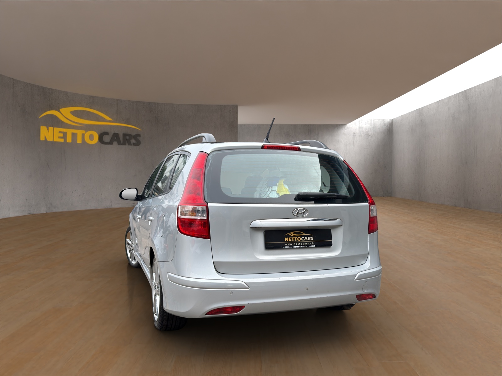 HYUNDAI i30 Wagon 2.0 Premium Automatic-image-1