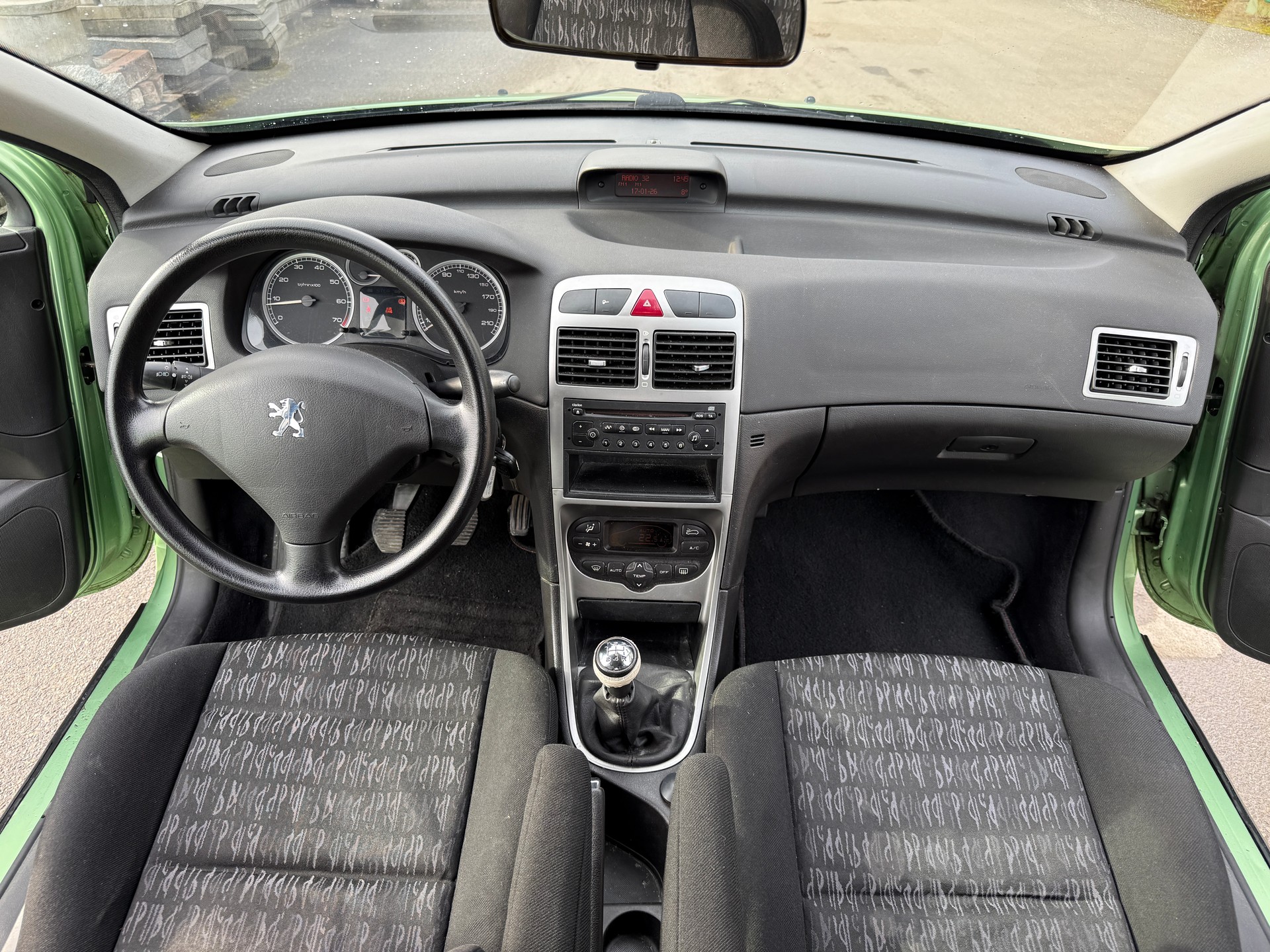 PEUGEOT 307 2.0 16V XS-image-12