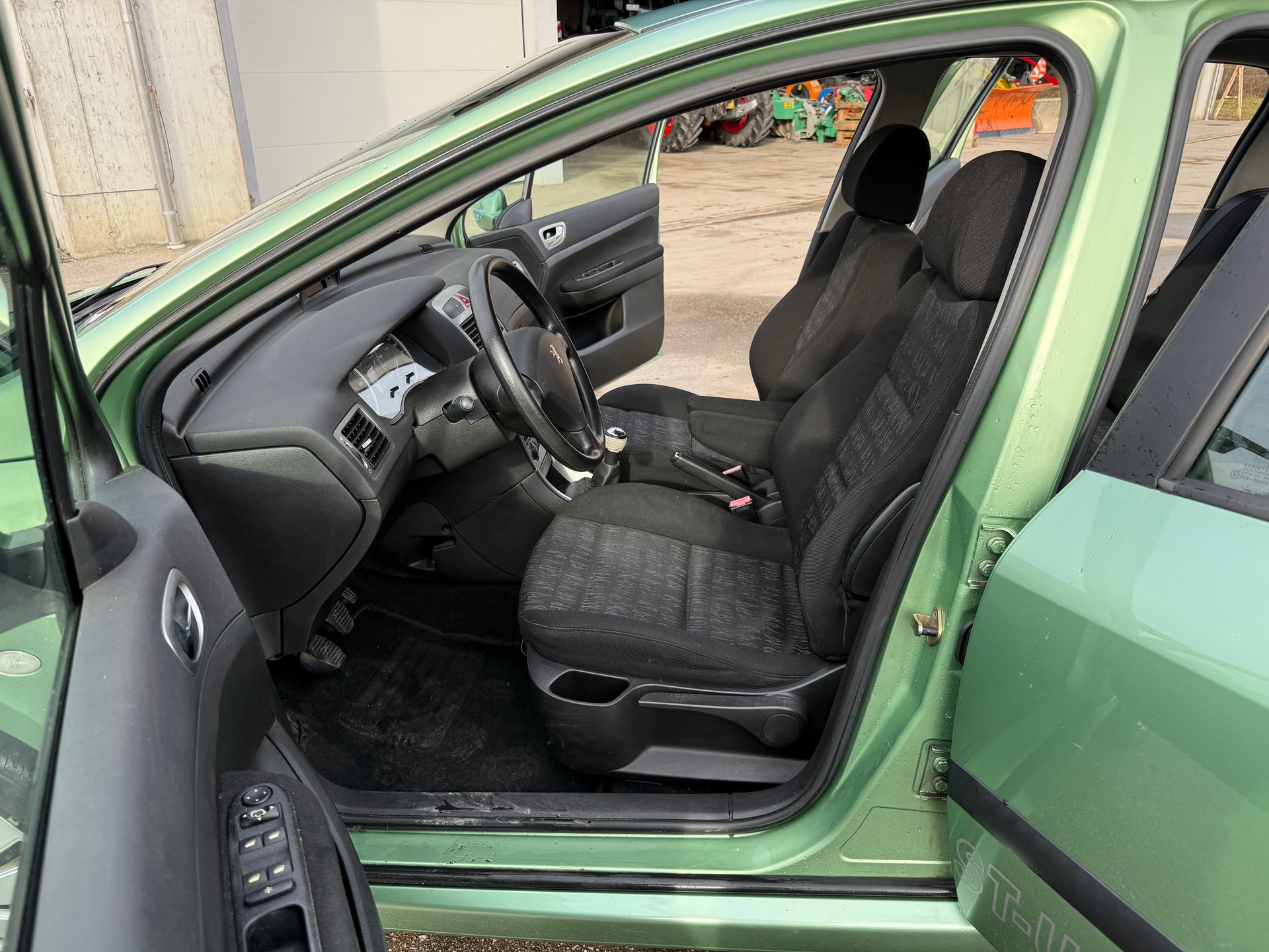 PEUGEOT 307 2.0 16V XS-image-7