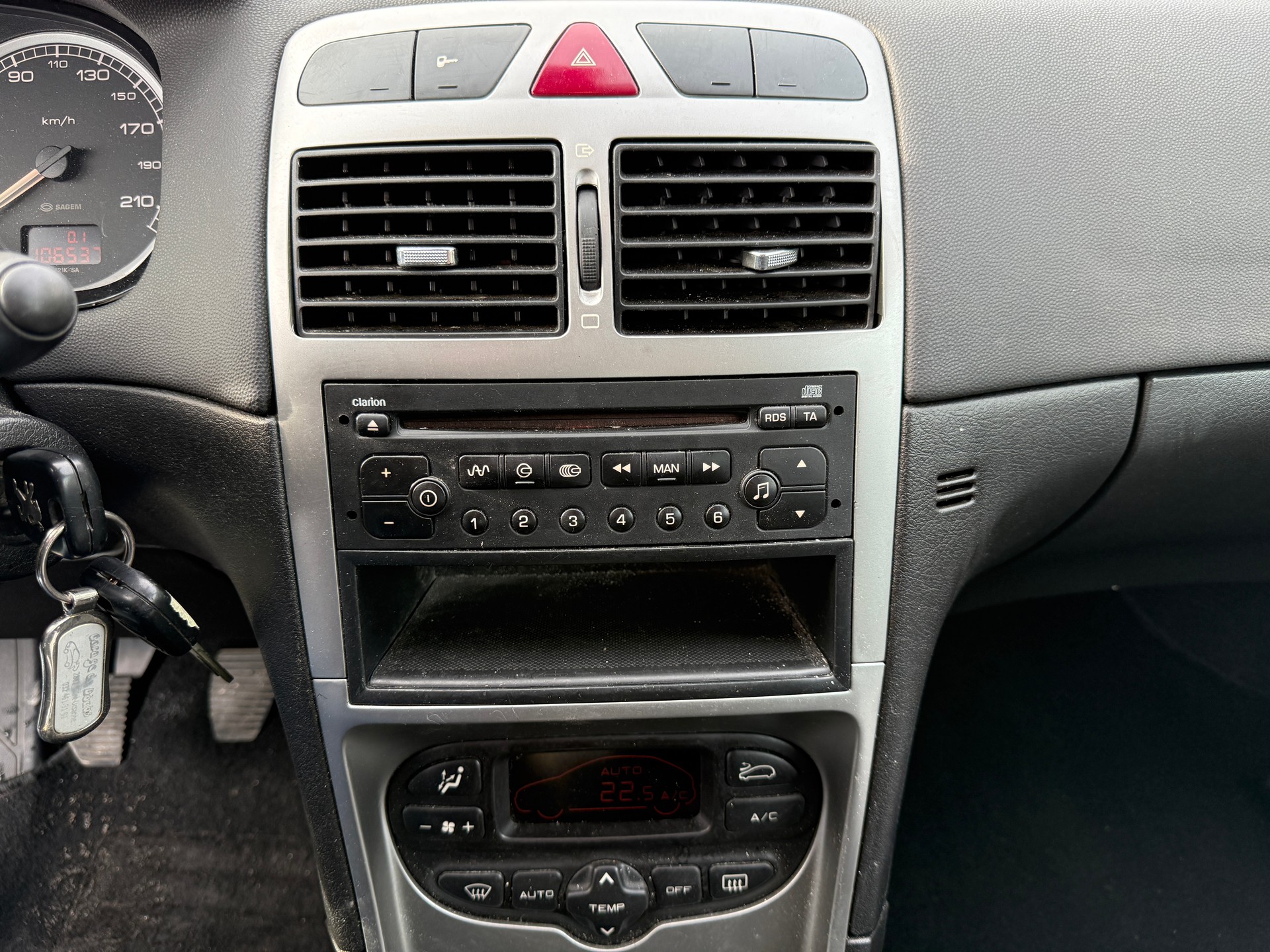 PEUGEOT 307 2.0 16V XS-image-13