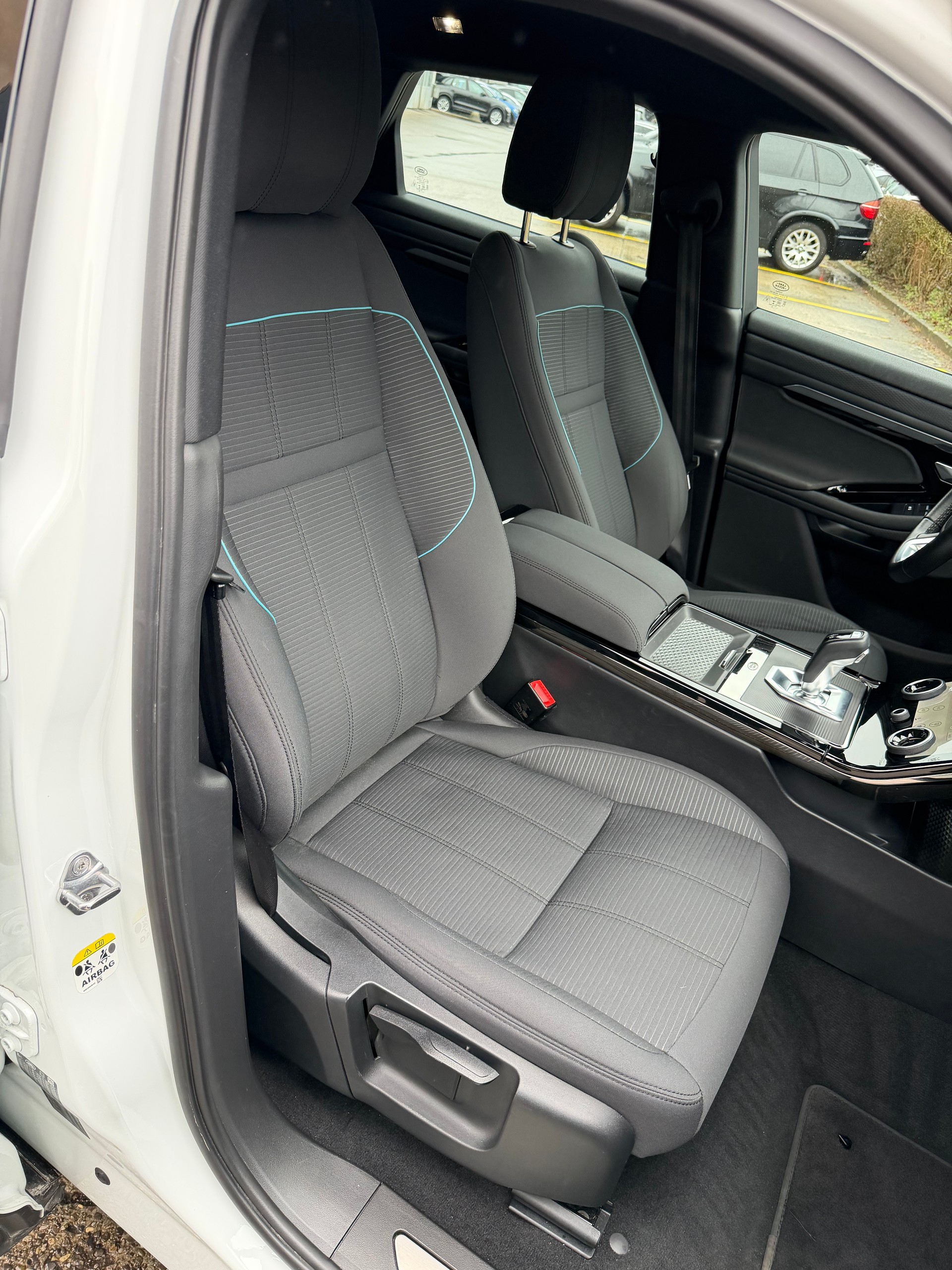LAND ROVER Range Rover Evoque R-Dynamic P 200 AT9-image-17