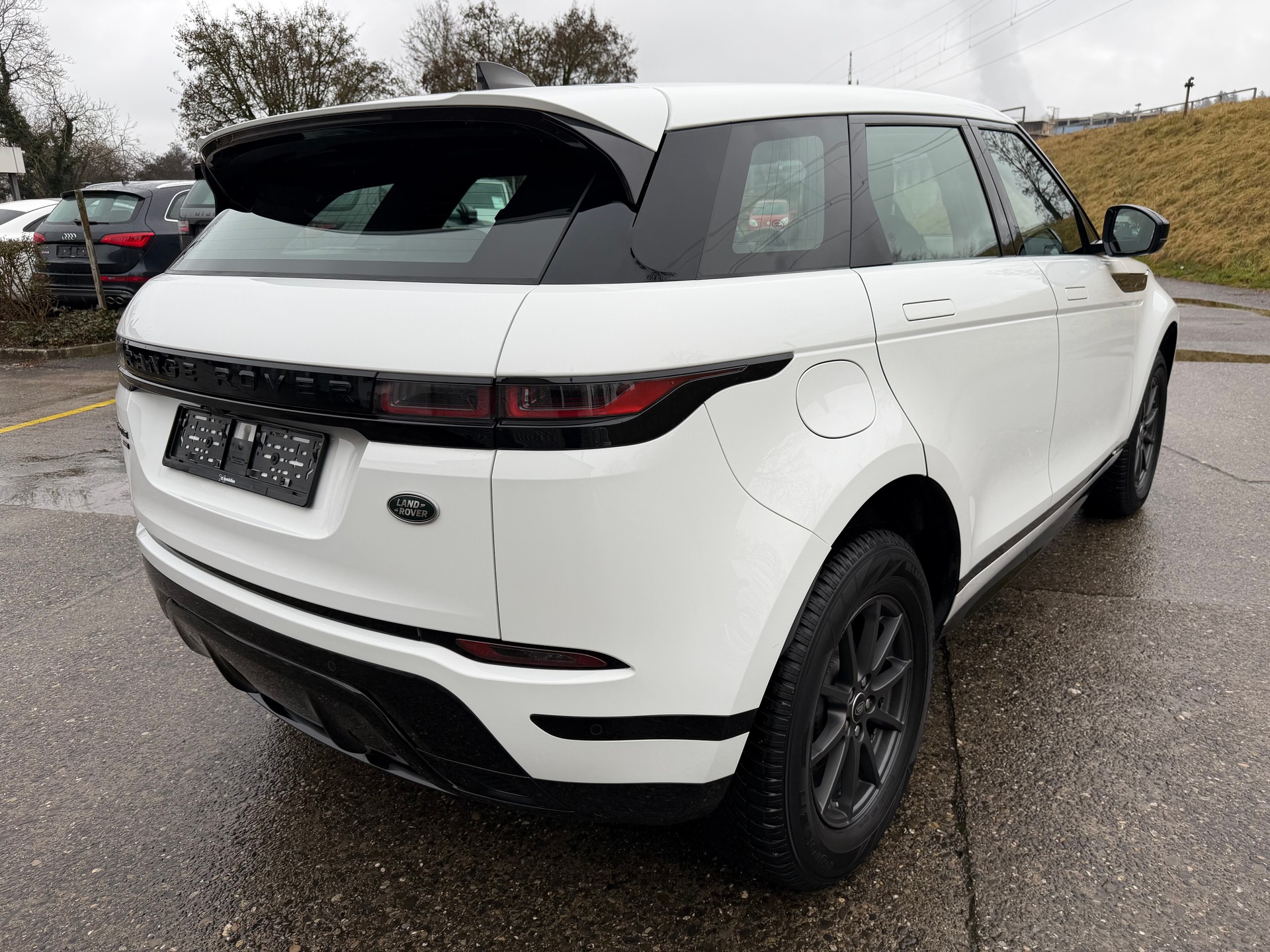 LAND ROVER Range Rover Evoque R-Dynamic P 200 AT9-image-4