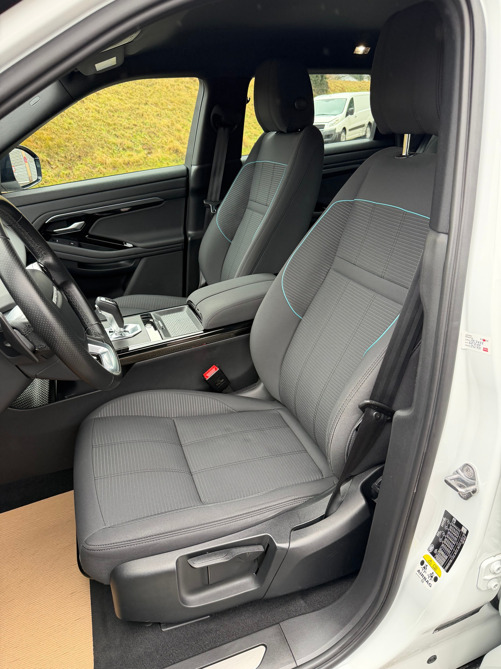 LAND ROVER Range Rover Evoque R-Dynamic P 200 AT9-image-9