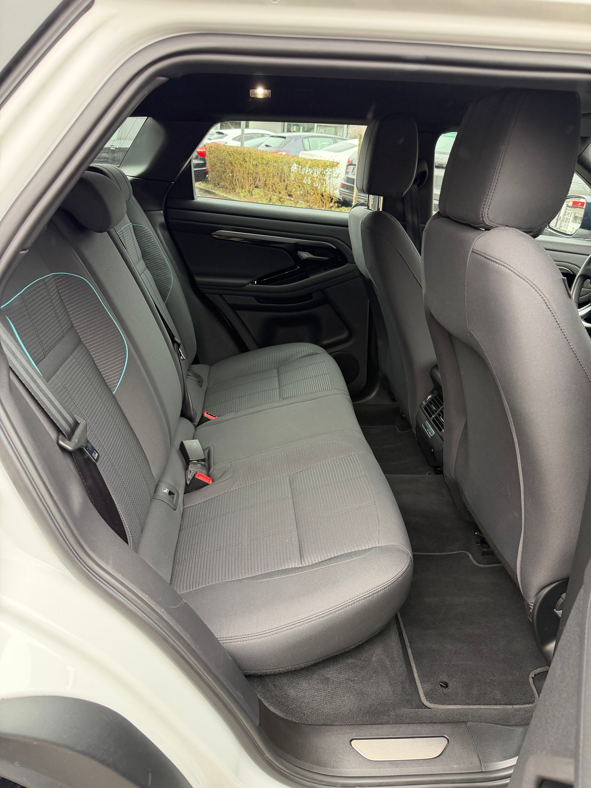 LAND ROVER Range Rover Evoque R-Dynamic P 200 AT9-image-15