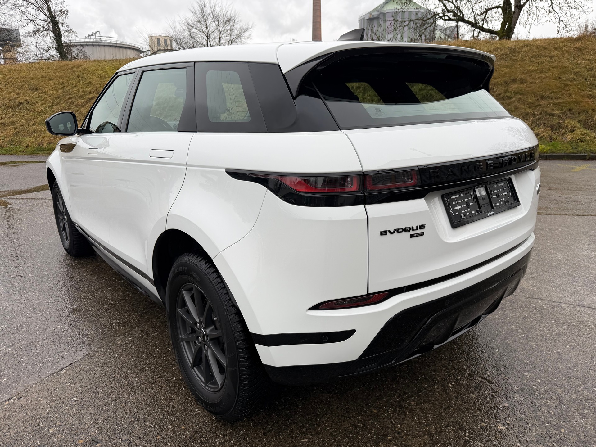 LAND ROVER Range Rover Evoque R-Dynamic P 200 AT9-image-2