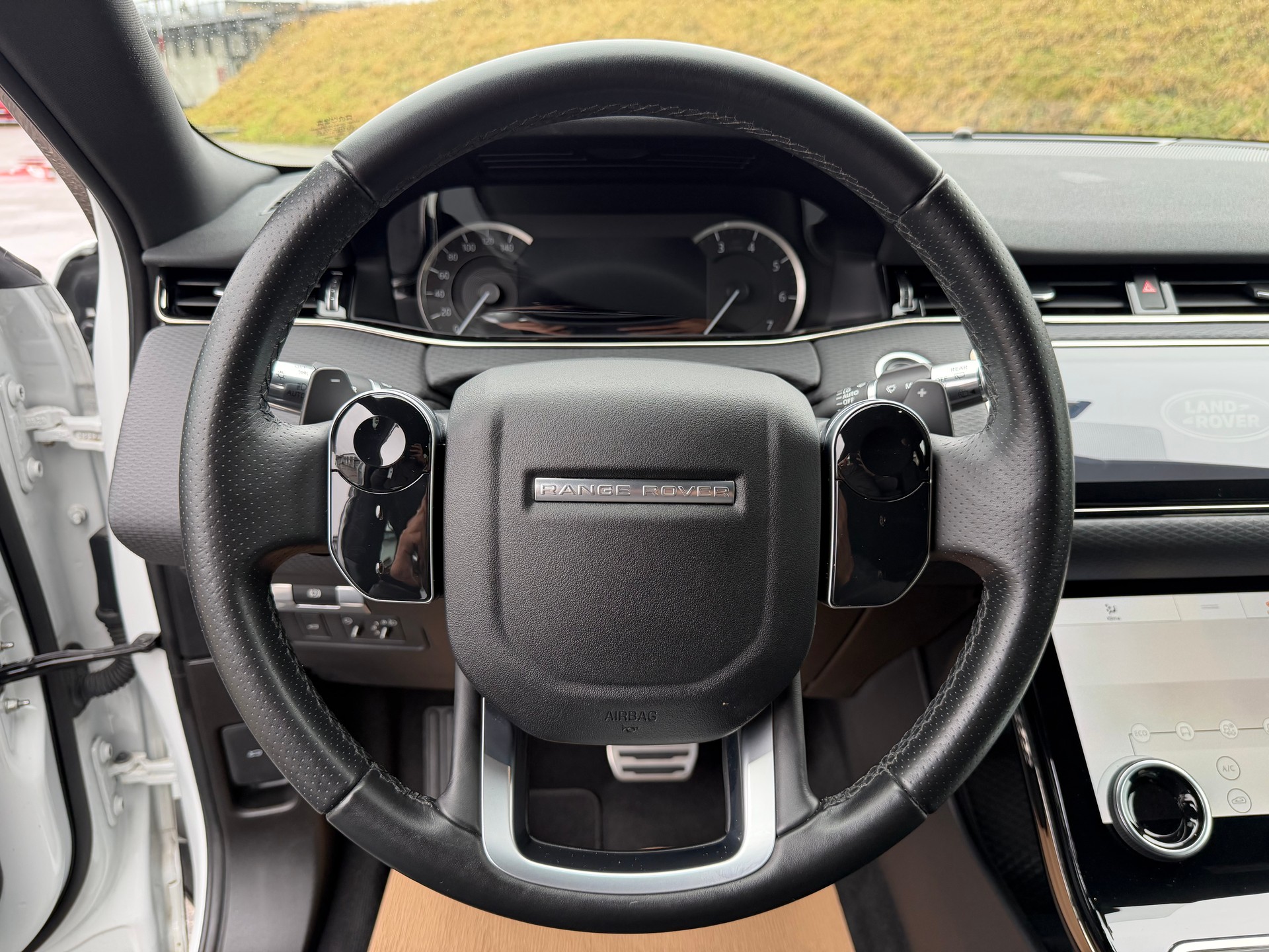 LAND ROVER Range Rover Evoque R-Dynamic P 200 AT9-image-10