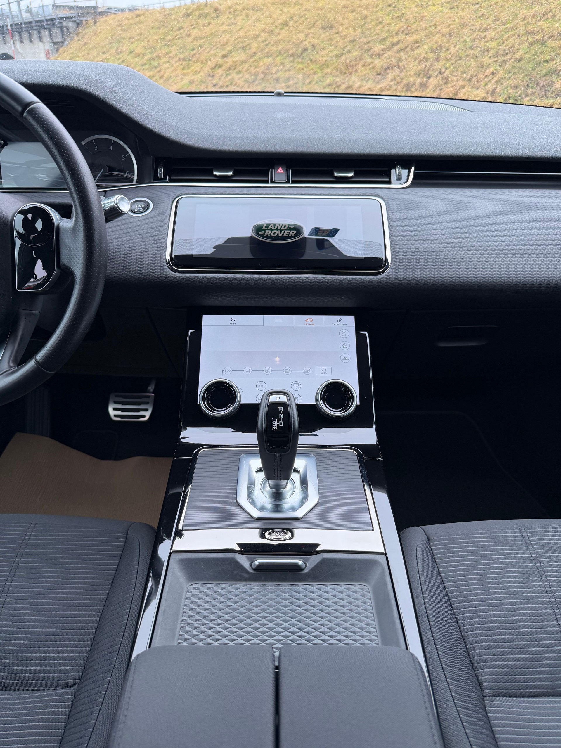LAND ROVER Range Rover Evoque R-Dynamic P 200 AT9-image-12