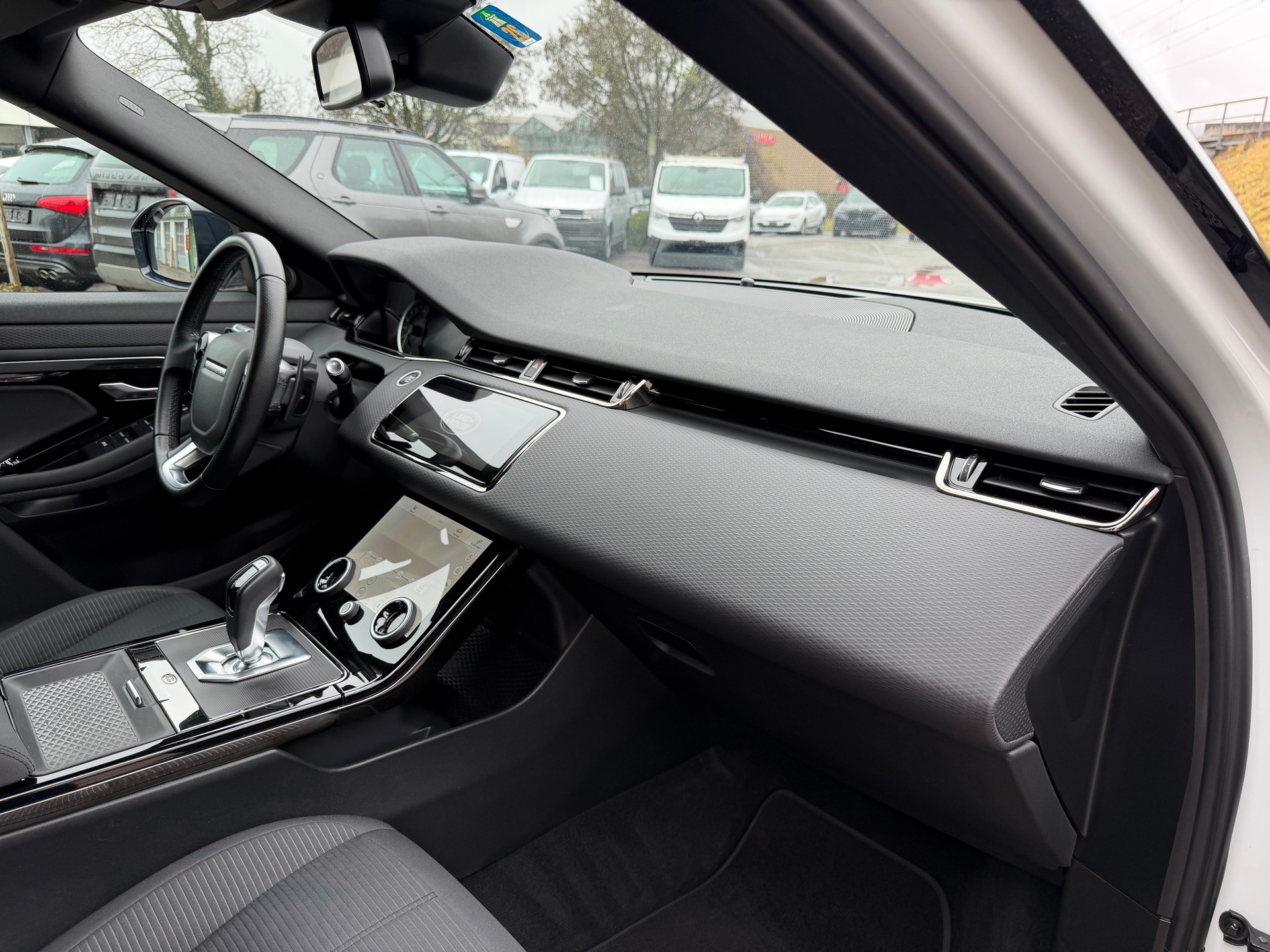 LAND ROVER Range Rover Evoque R-Dynamic P 200 AT9-image-18
