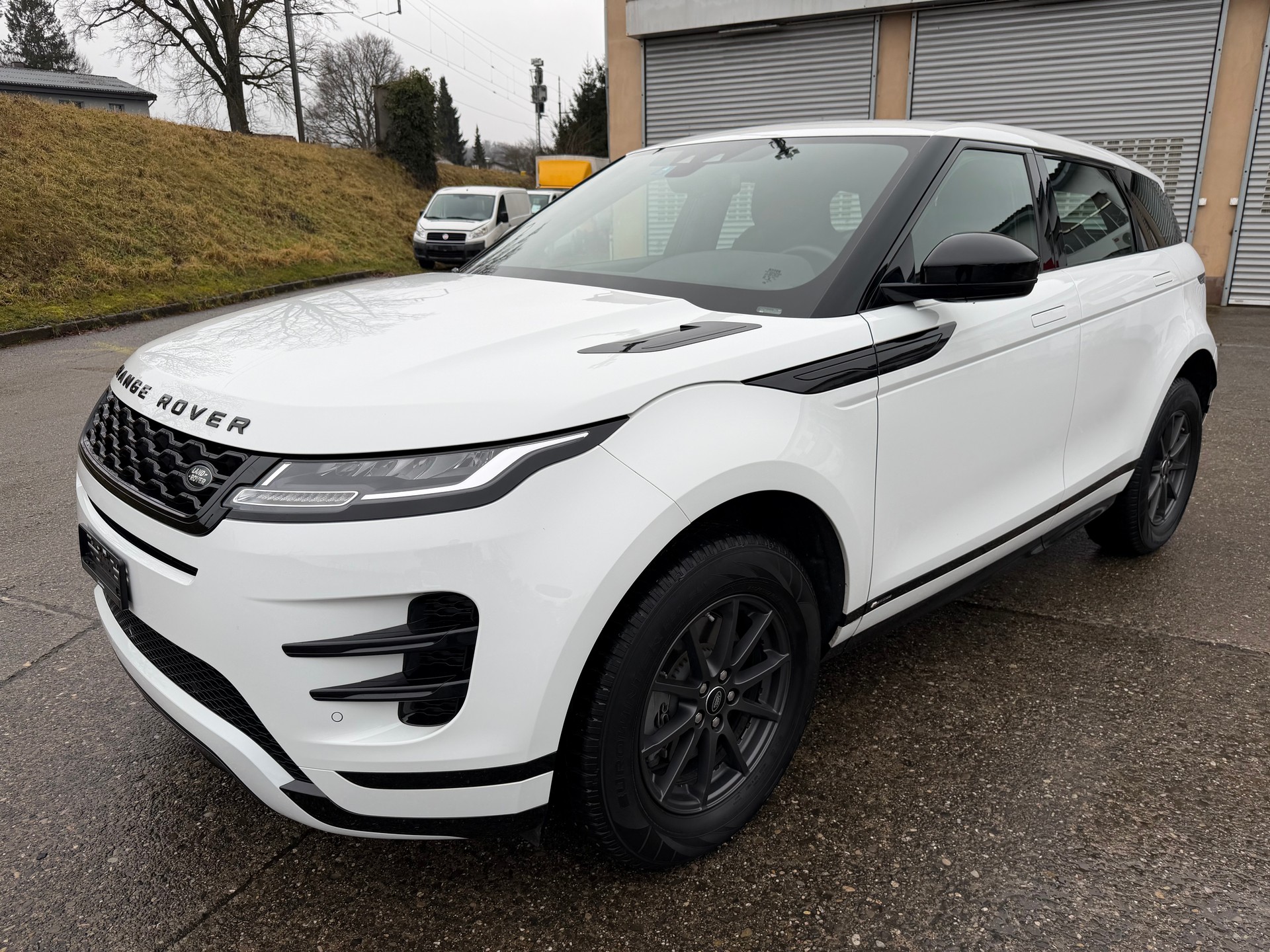 LAND ROVER Range Rover Evoque R-Dynamic P 200 AT9-image-0