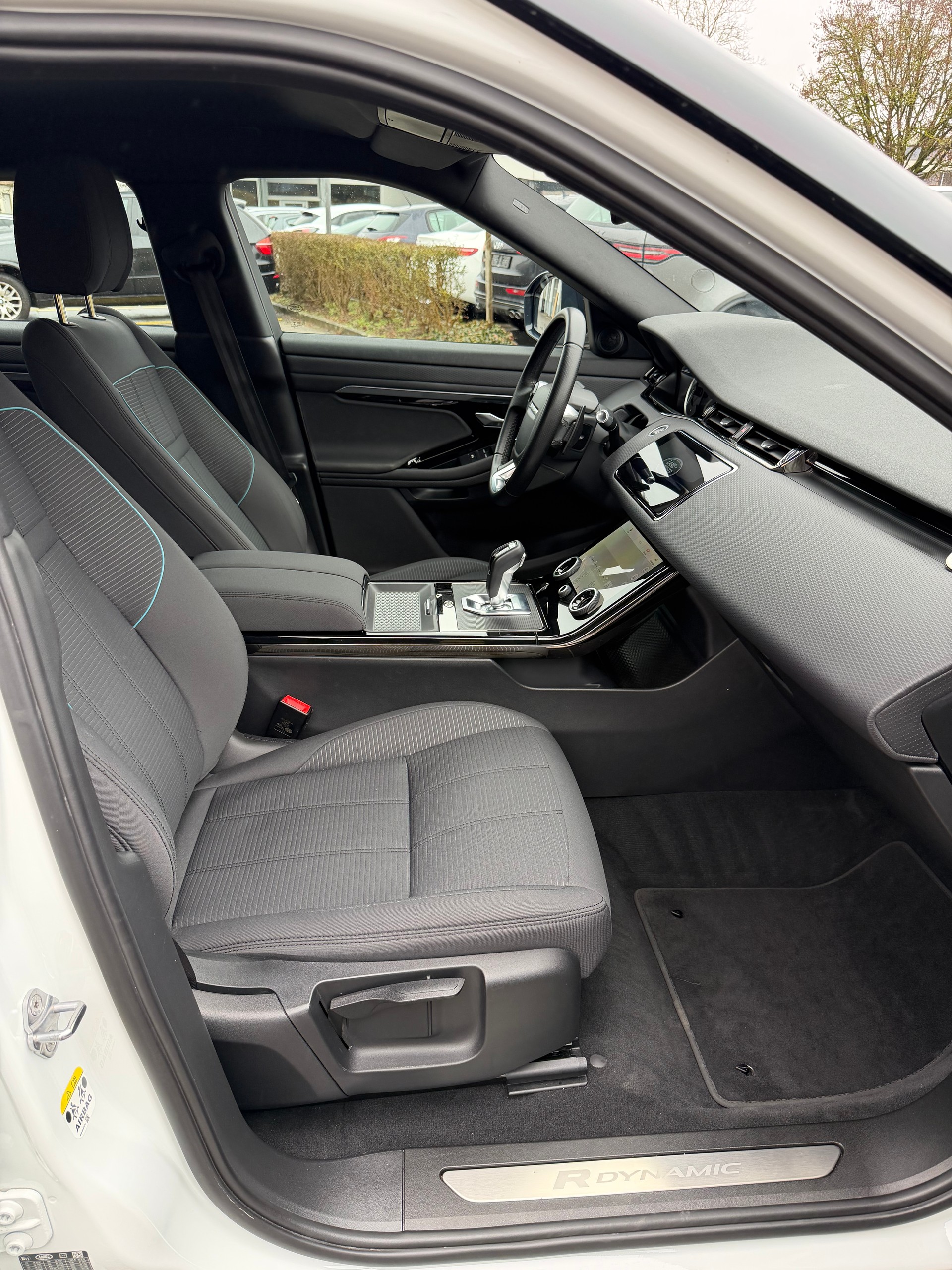 LAND ROVER Range Rover Evoque R-Dynamic P 200 AT9-image-16