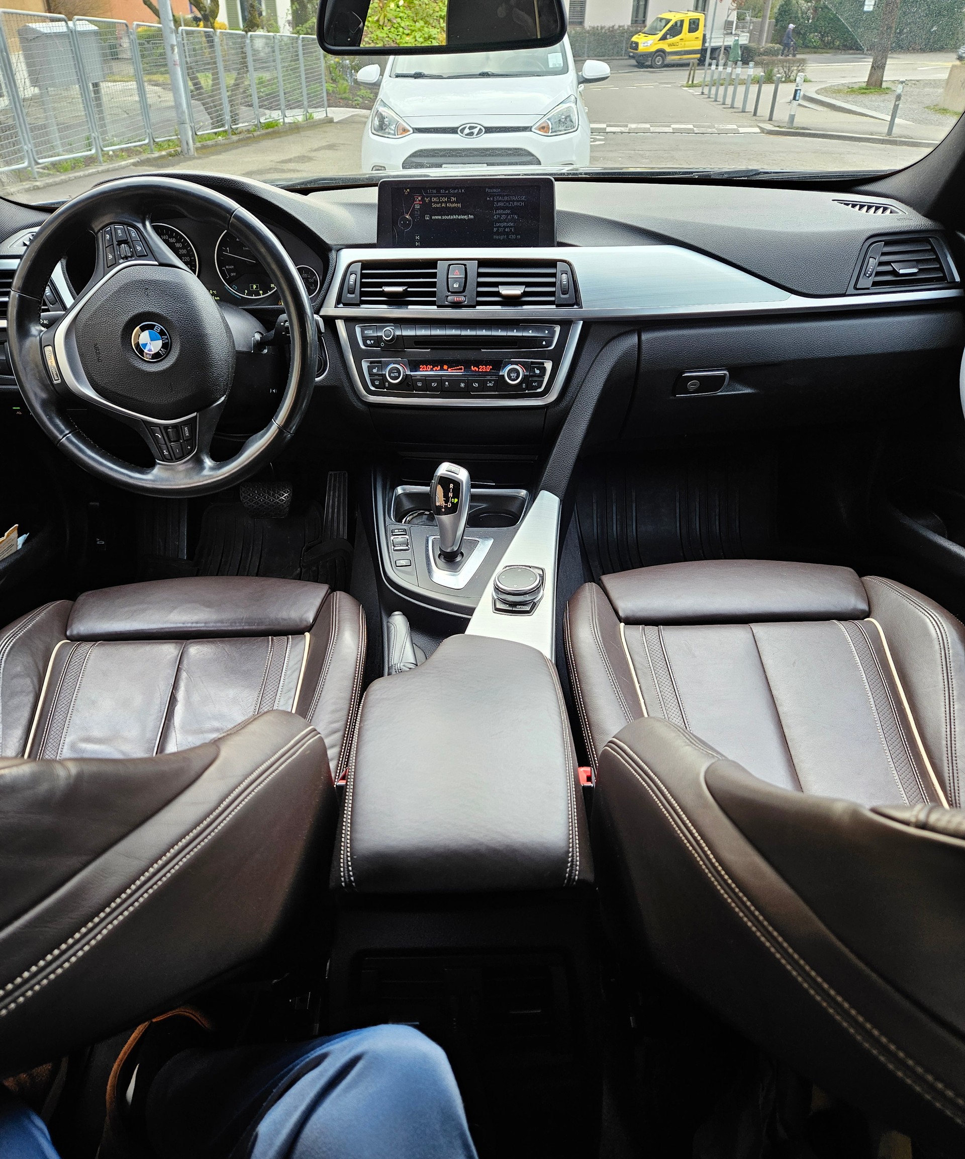BMW 335d xDrive Touring Luxury Line Steptronic-image-2