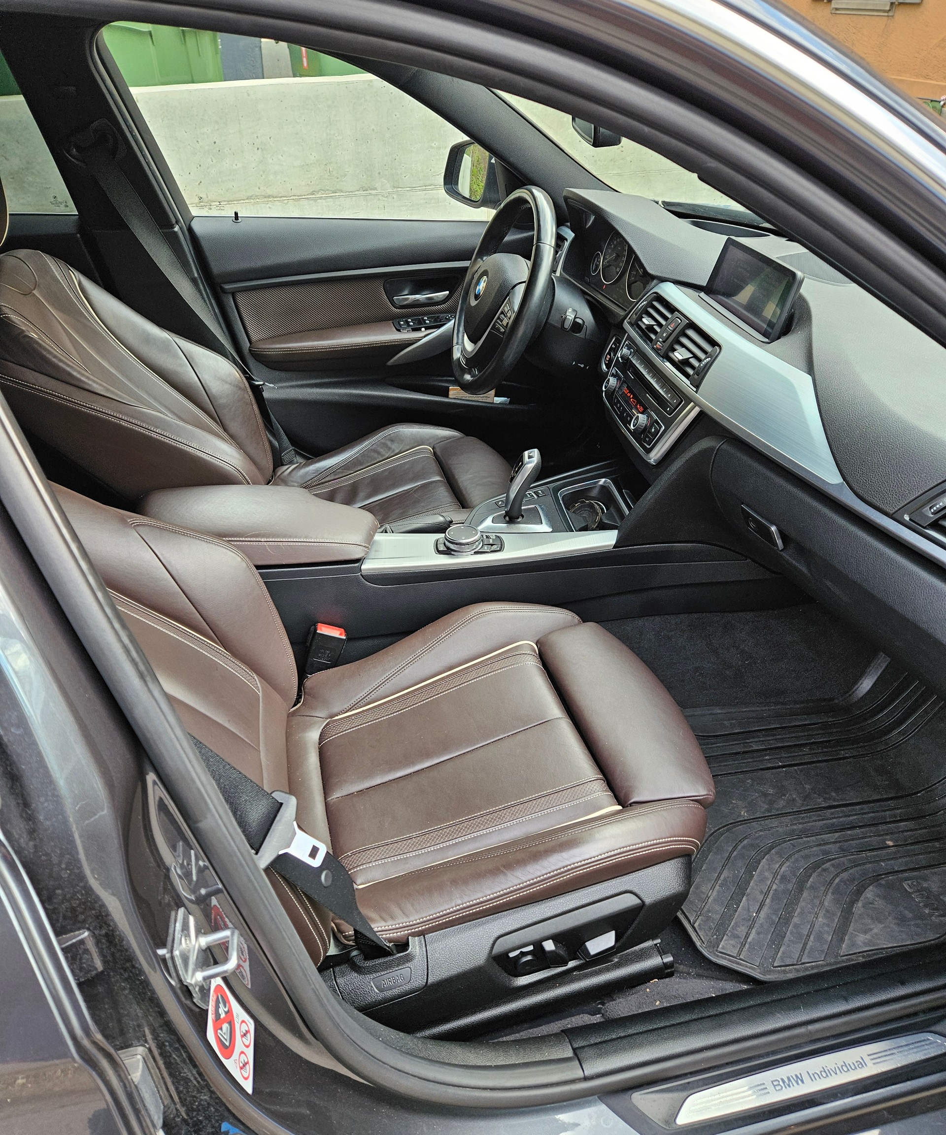 BMW 335d xDrive Touring Luxury Line Steptronic-image-3