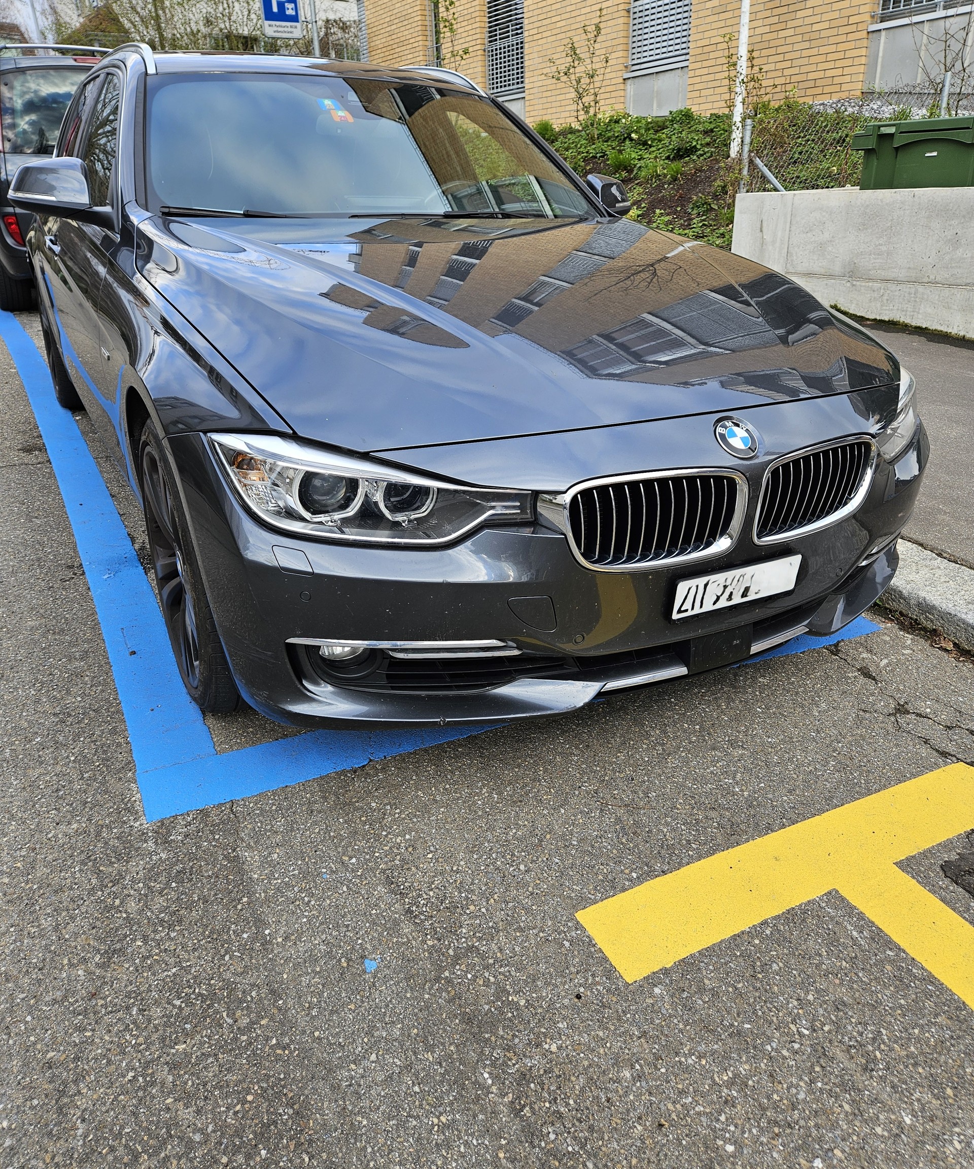 BMW 335d xDrive Touring Luxury Line Steptronic-image-0