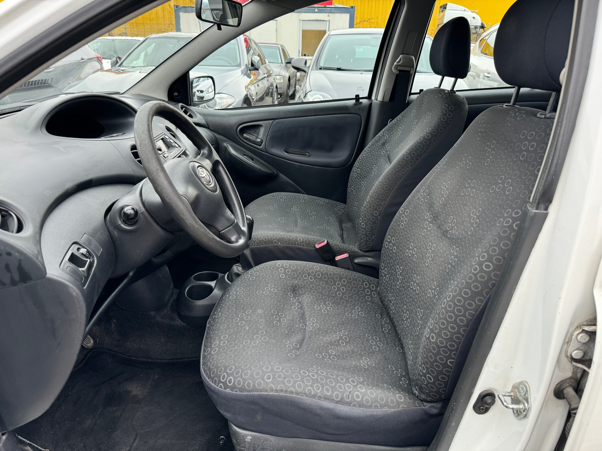 TOYOTA Yaris 1.0 Linea Sol-image-8