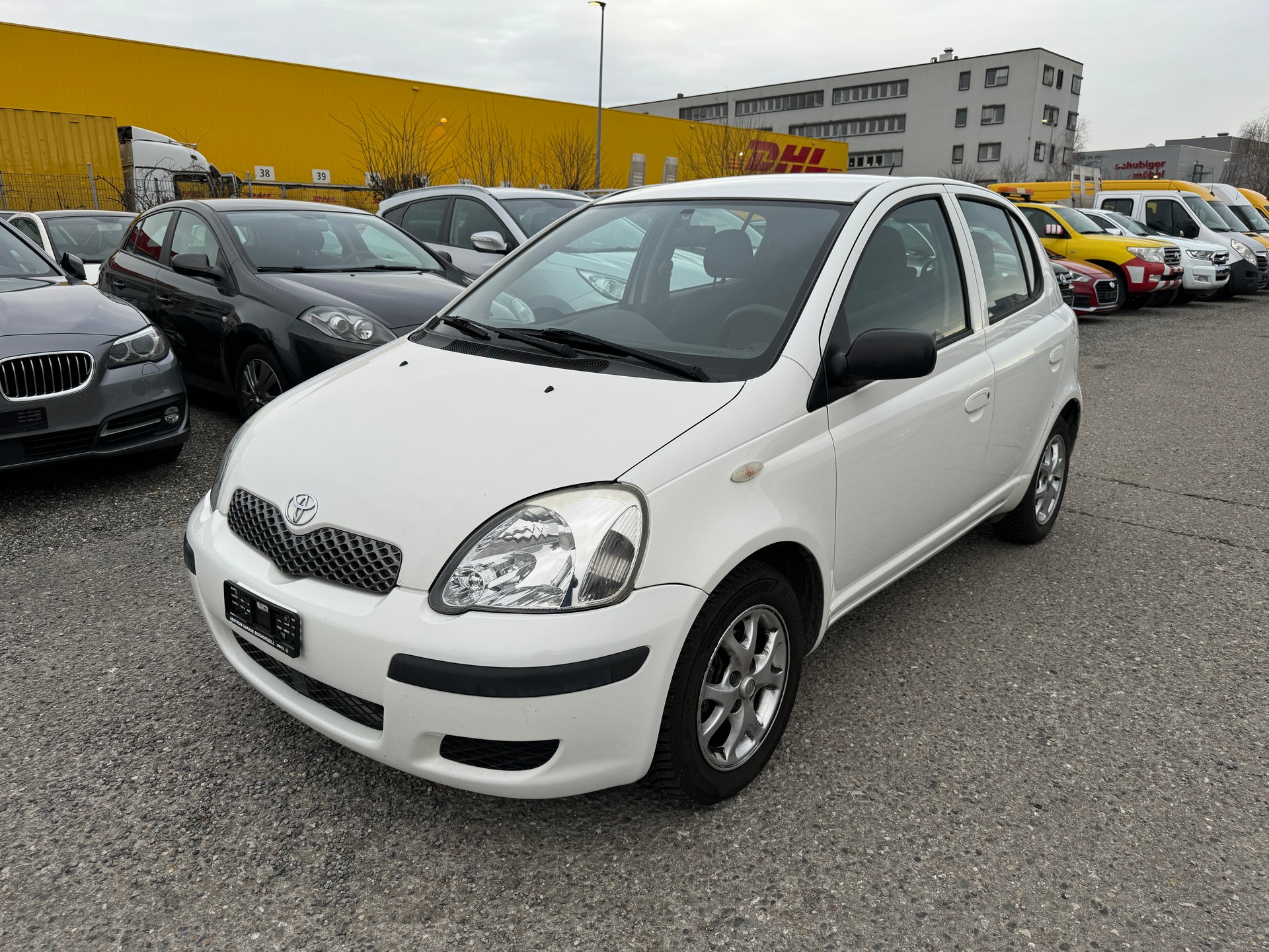 TOYOTA Yaris 1.0 Linea Sol-image-1