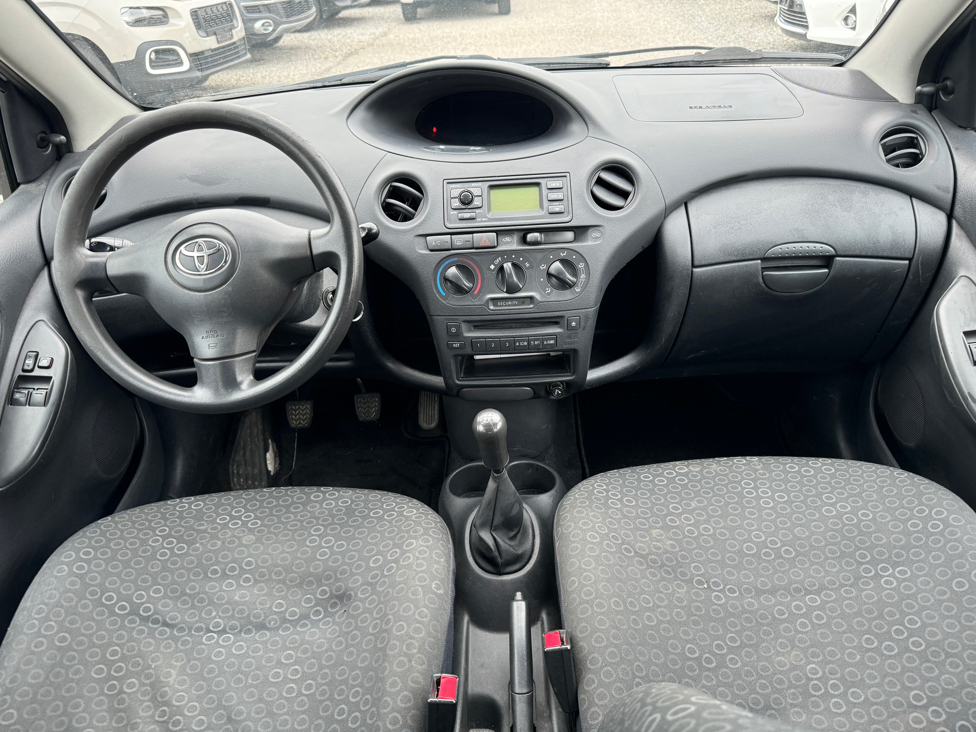 TOYOTA Yaris 1.0 Linea Sol-image-7
