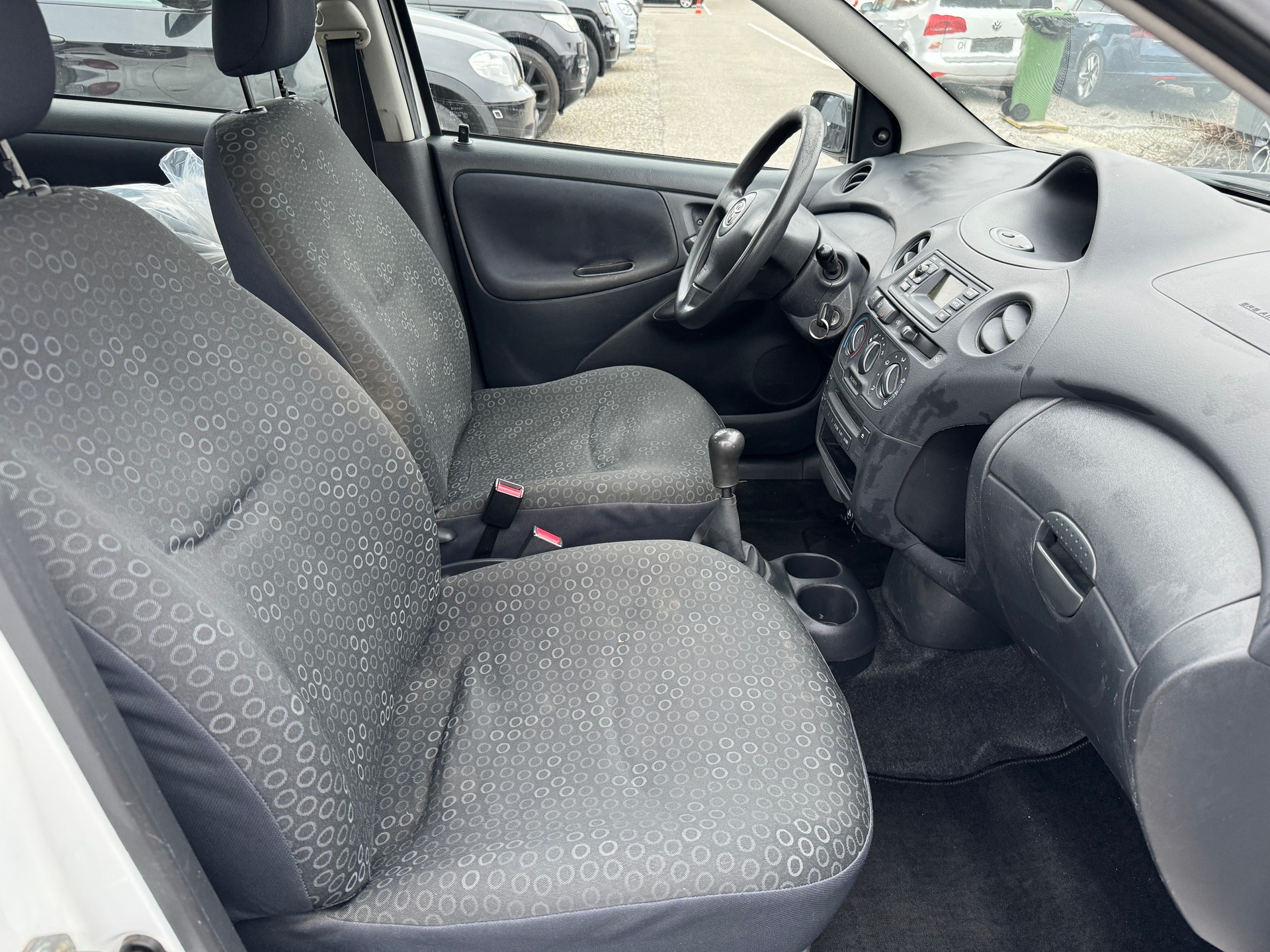 TOYOTA Yaris 1.0 Linea Sol-image-9