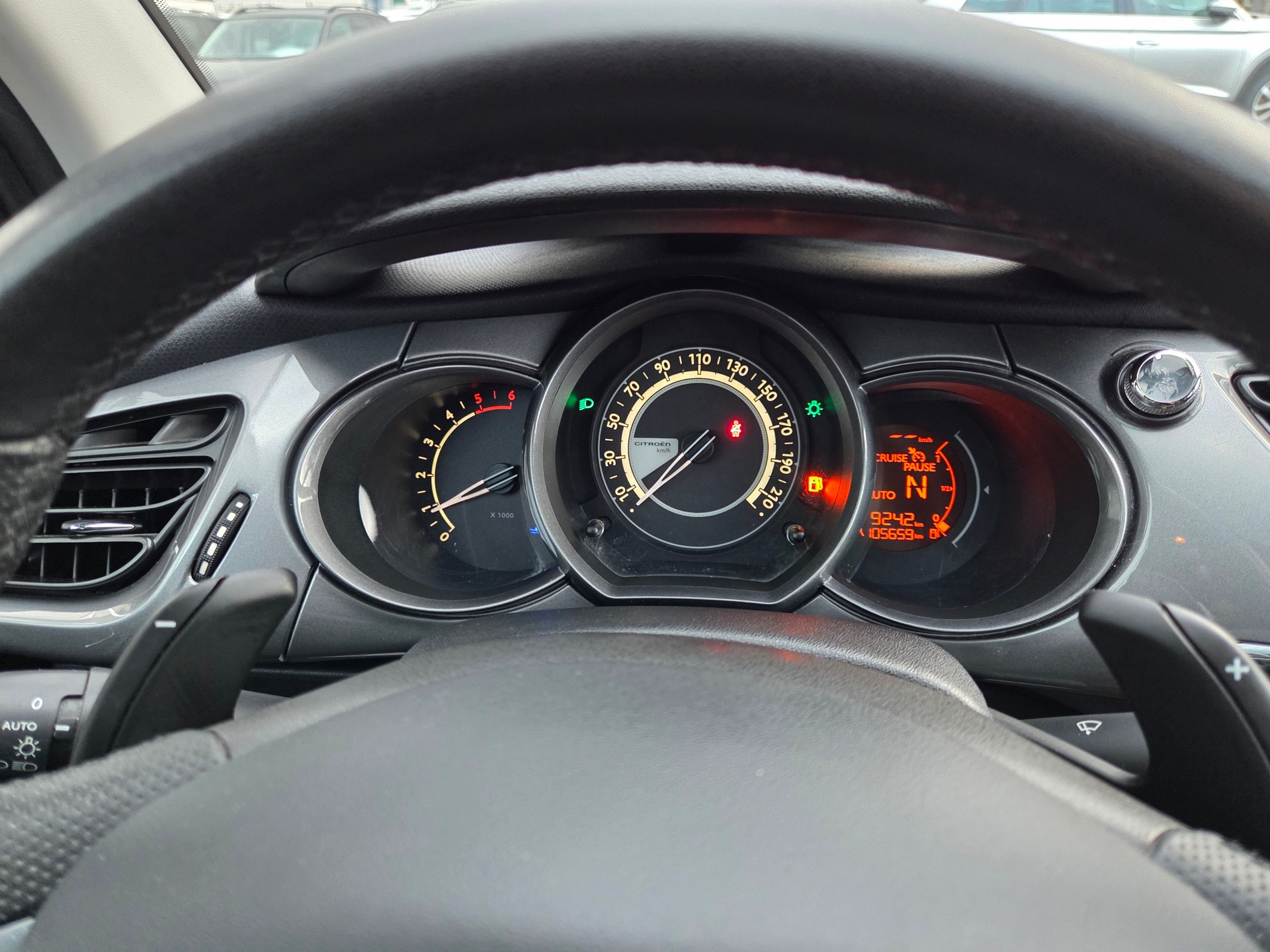 CITROEN C3 1.6 16V e-HDi Exclusive EGS6-image-15