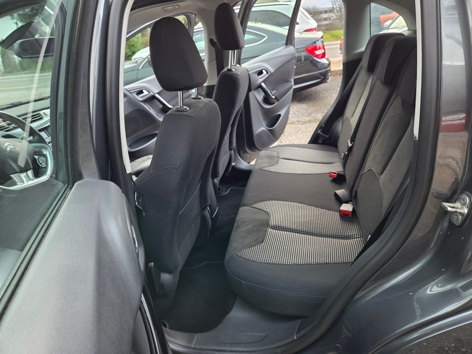 CITROEN C3 1.6 16V e-HDi Exclusive EGS6-image-8