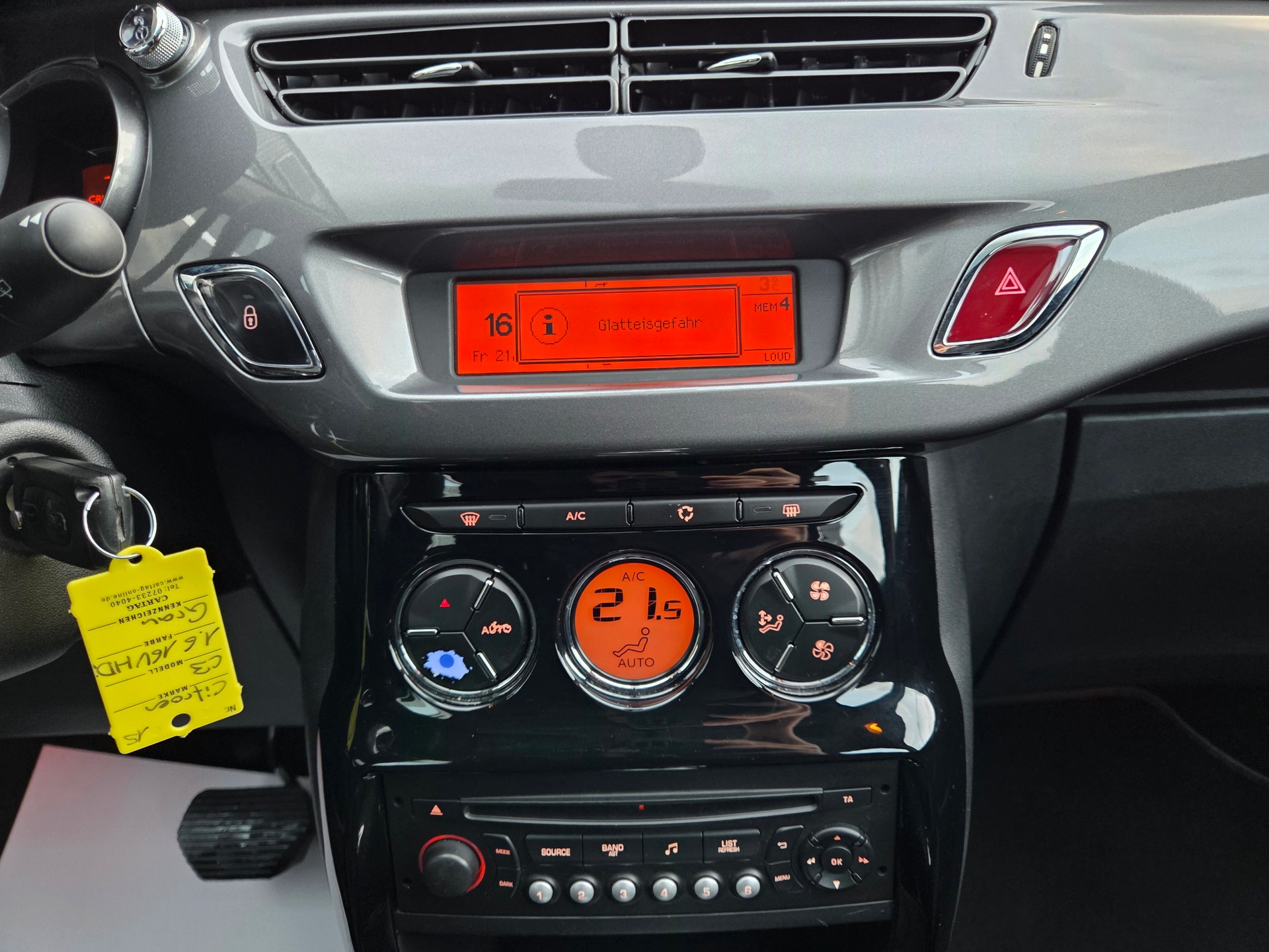 CITROEN C3 1.6 16V e-HDi Exclusive EGS6-image-17