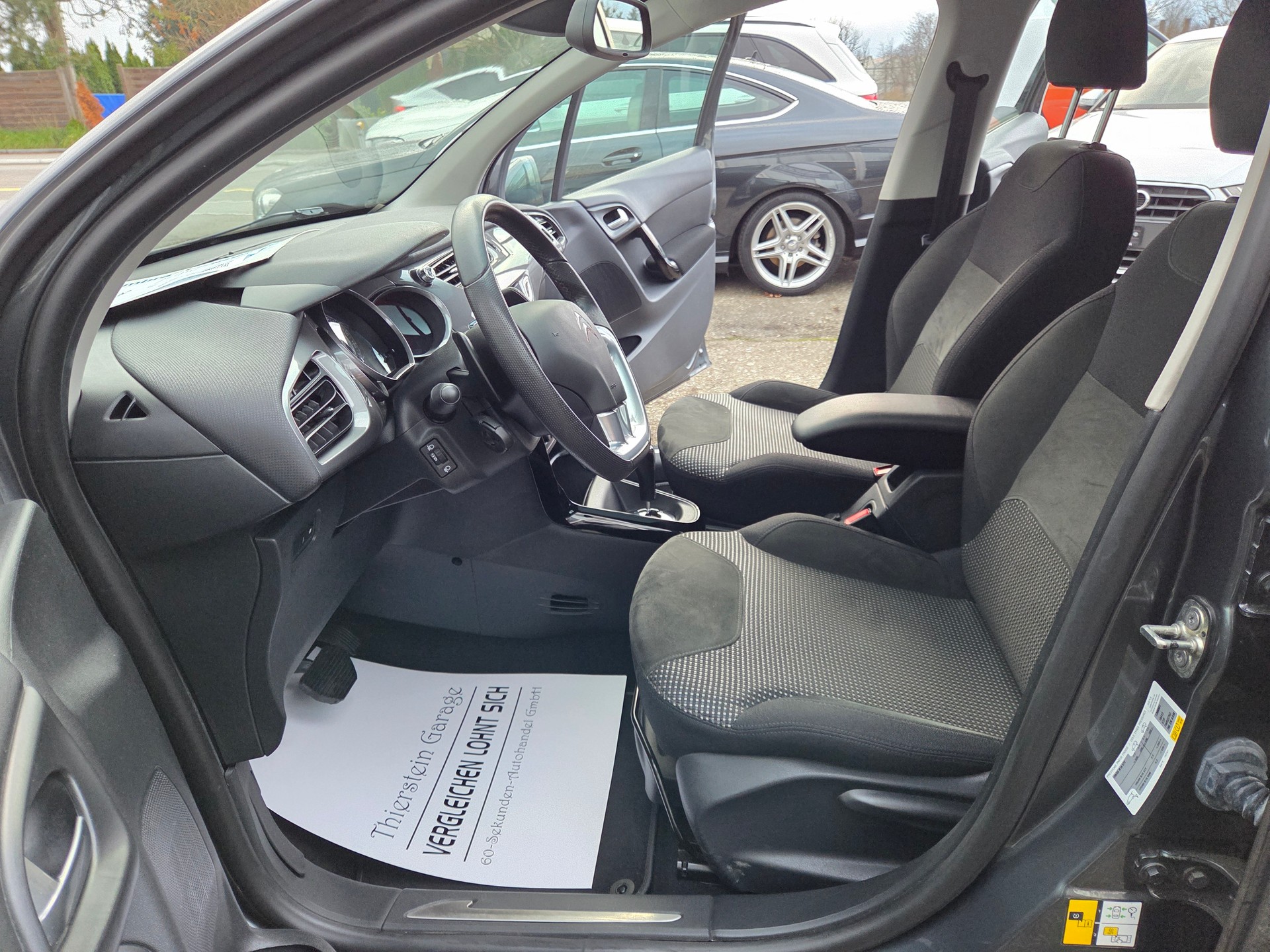 CITROEN C3 1.6 16V e-HDi Exclusive EGS6-image-7