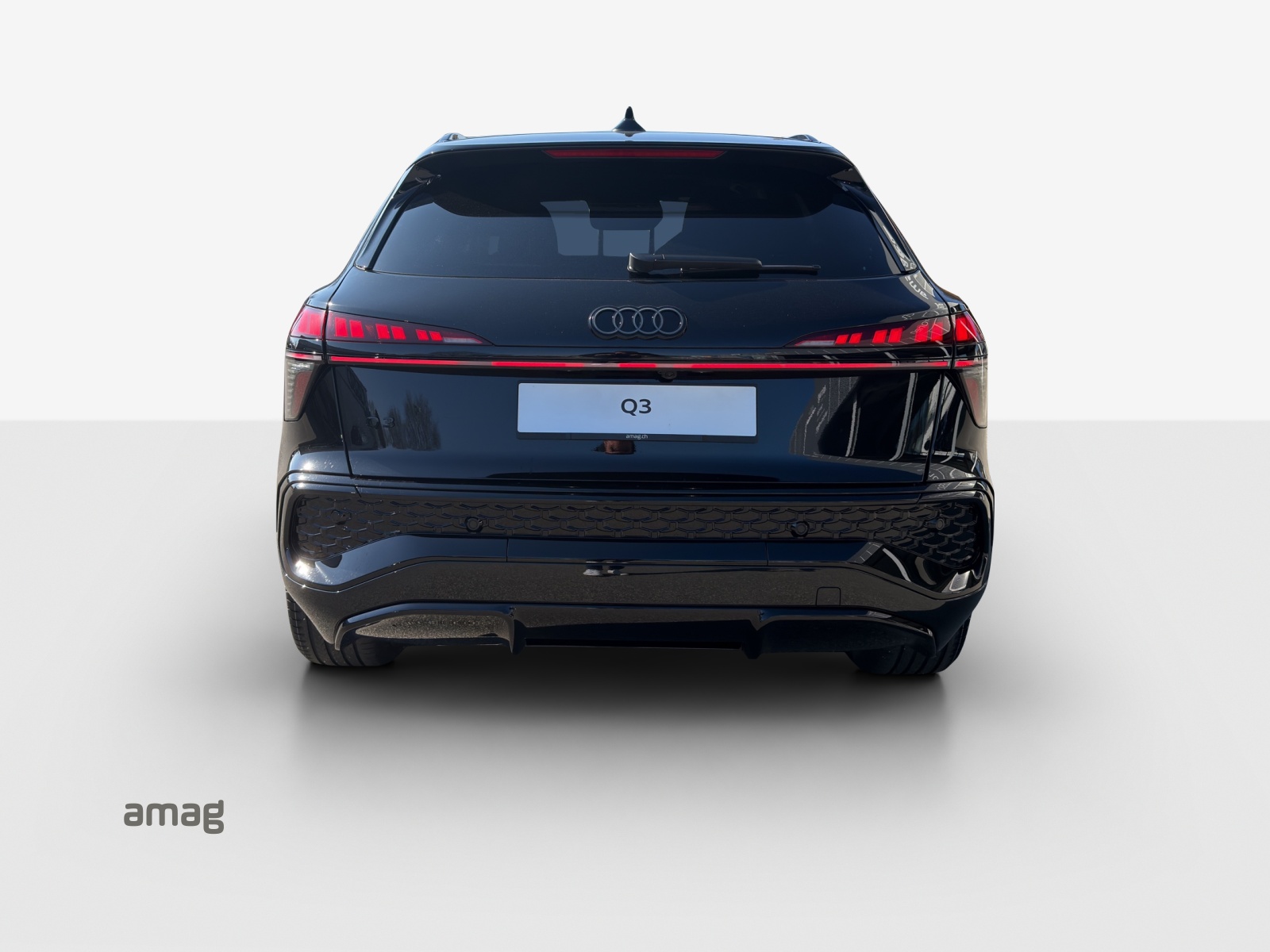 AUDI Q3 SUV 110 kW TFSI S tronic-image-3