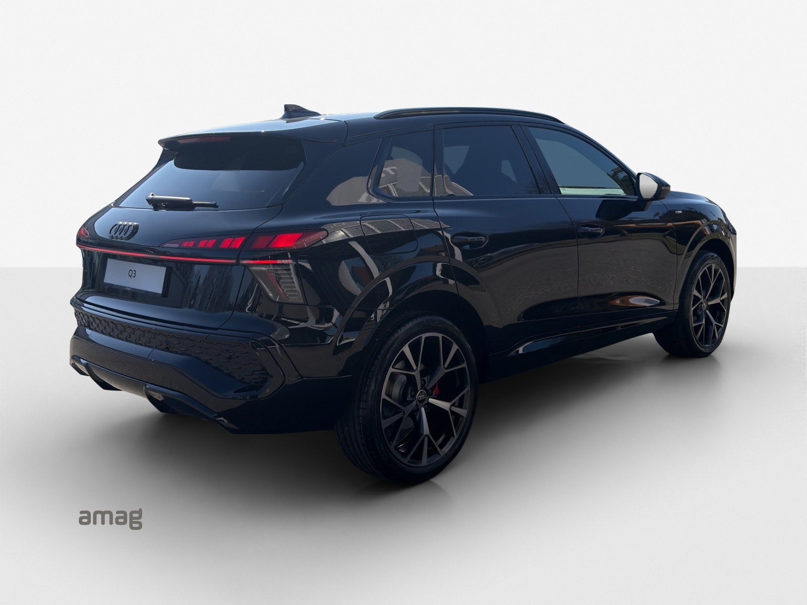 AUDI Q3 SUV 110 kW TFSI S tronic-image-4