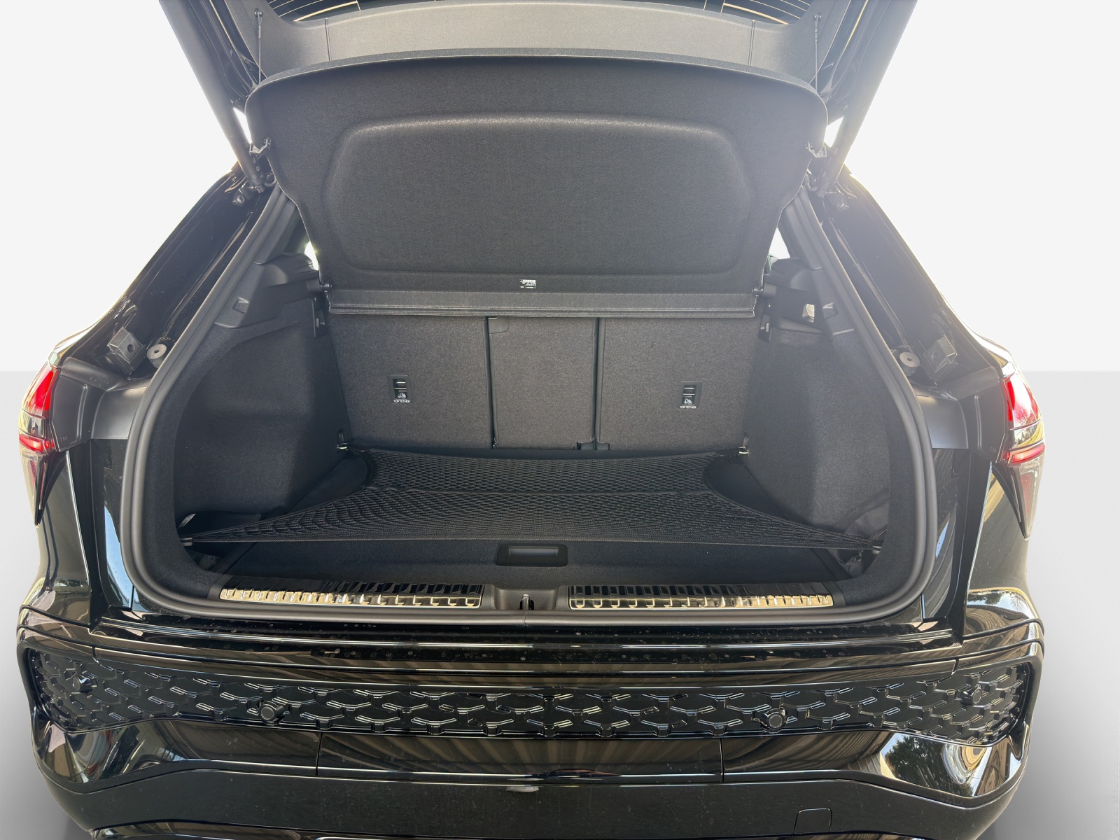 AUDI Q3 SUV 110 kW TFSI S tronic-image-12