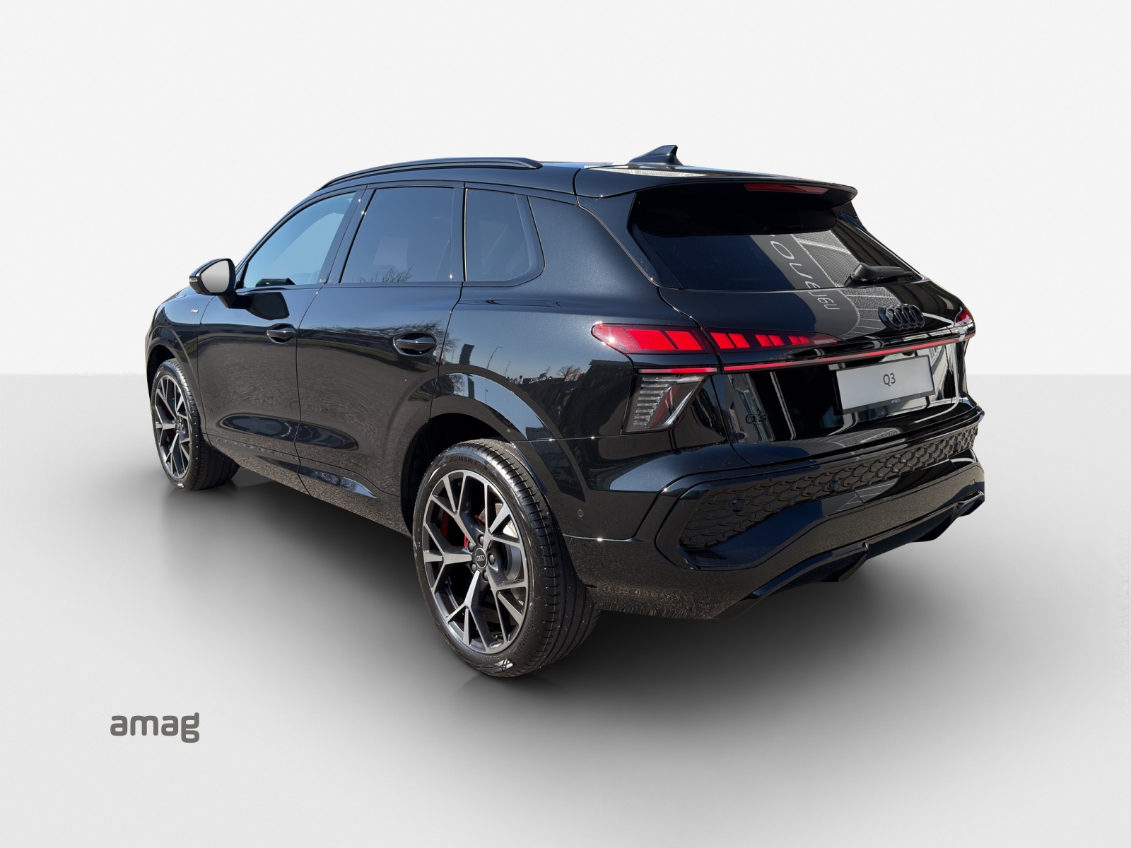 AUDI Q3 SUV 110 kW TFSI S tronic-image-2
