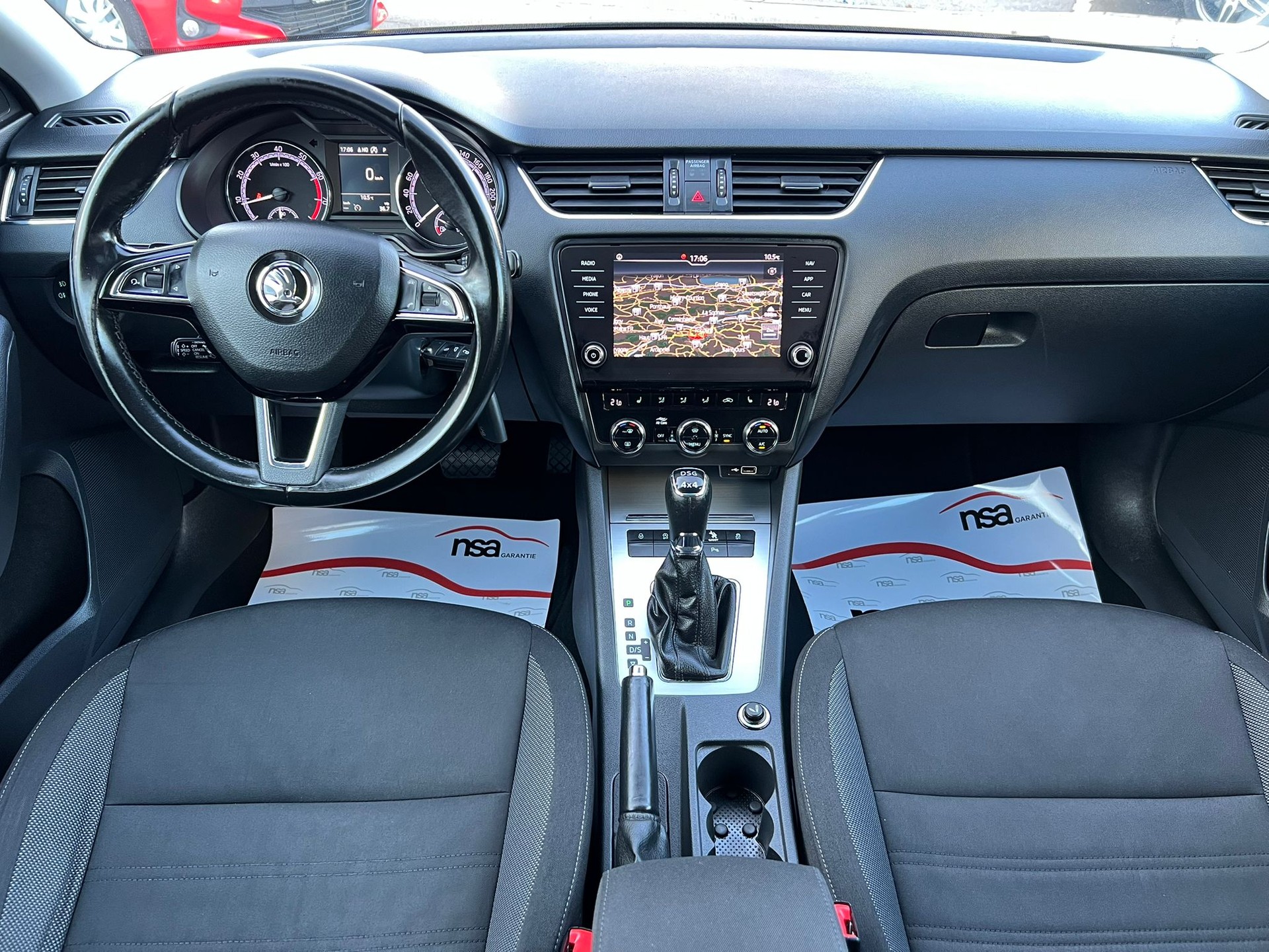 SKODA Octavia Combi 1.8 TSI Ambition 4x4 DSG-image-7