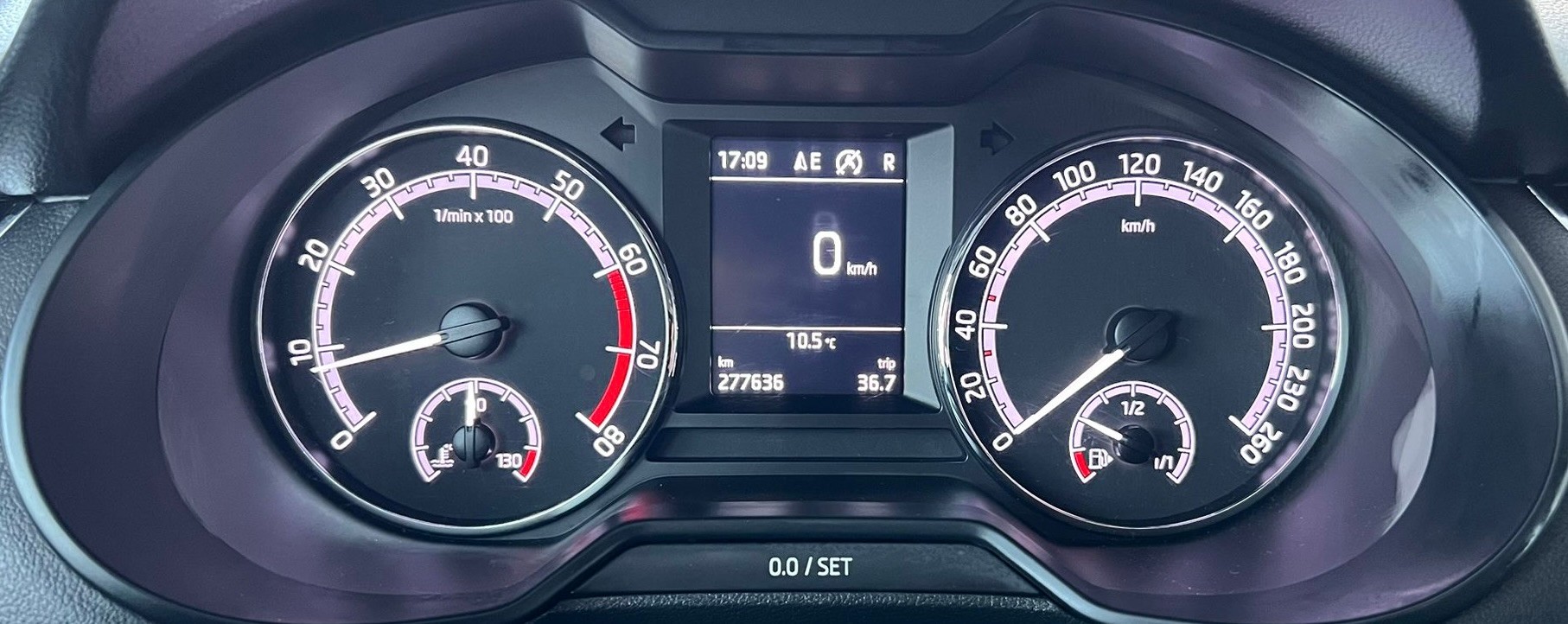 SKODA Octavia Combi 1.8 TSI Ambition 4x4 DSG-image-11