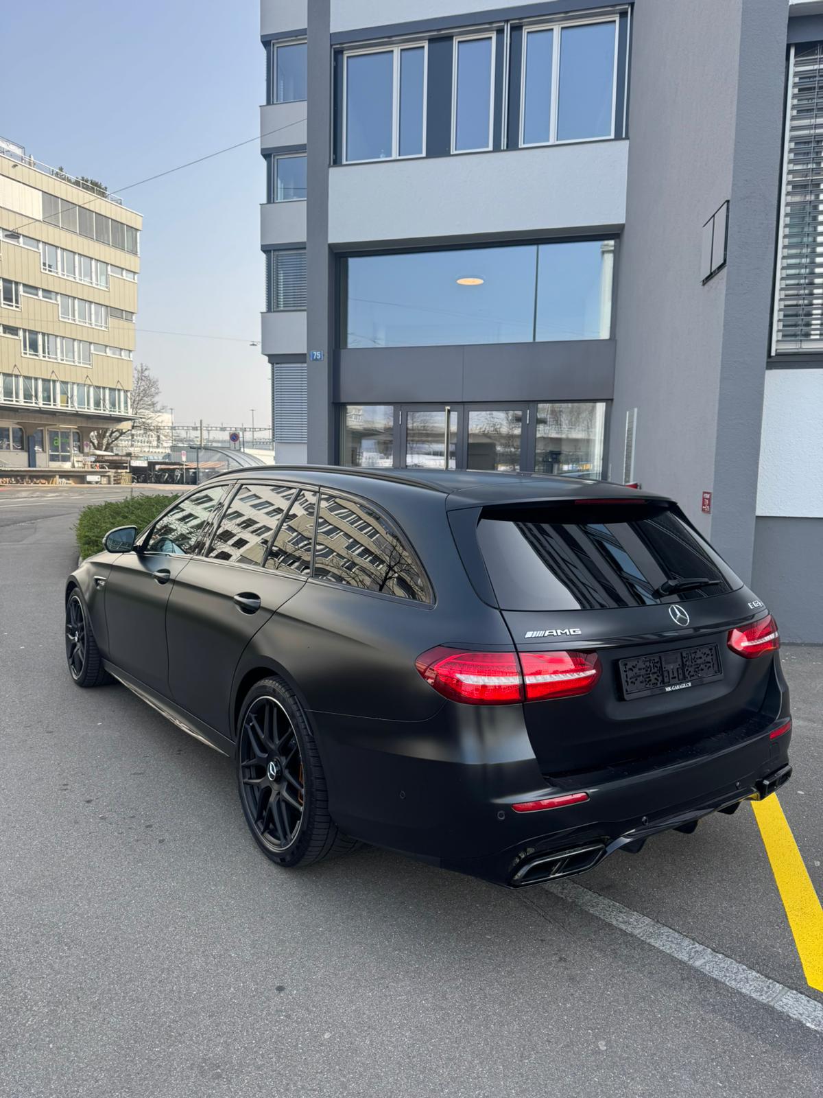 MERCEDES-BENZ E 63 AMG S Edition 1 4 Matic 9G-Tronic-image-2