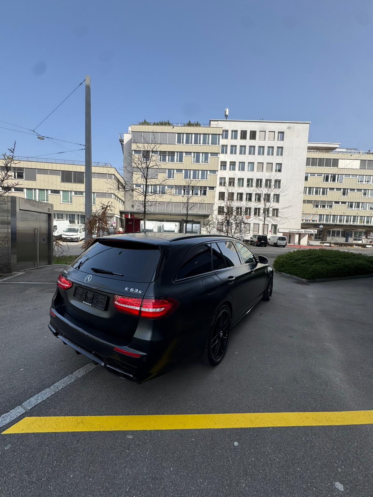 MERCEDES-BENZ E 63 AMG S Edition 1 4 Matic 9G-Tronic-image-4