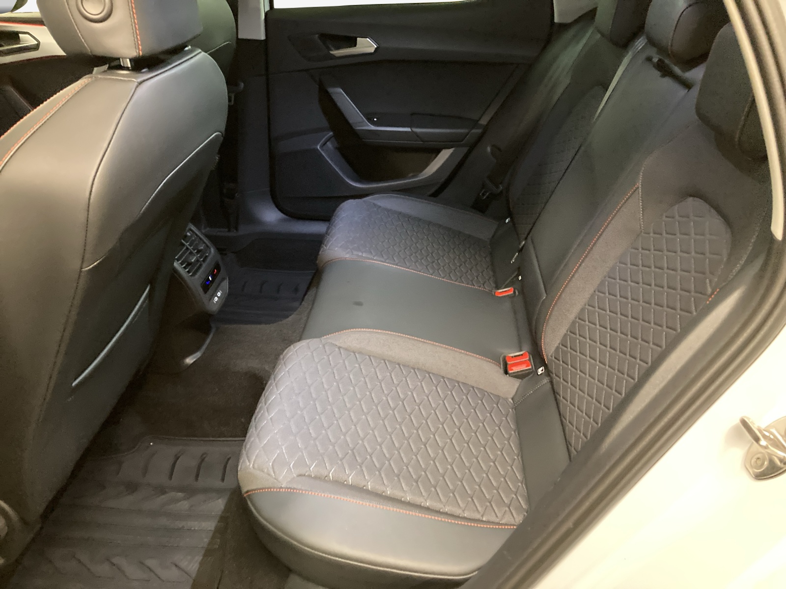 SEAT Leon 1.4 eHybrid pHEV DSG FR-image-12