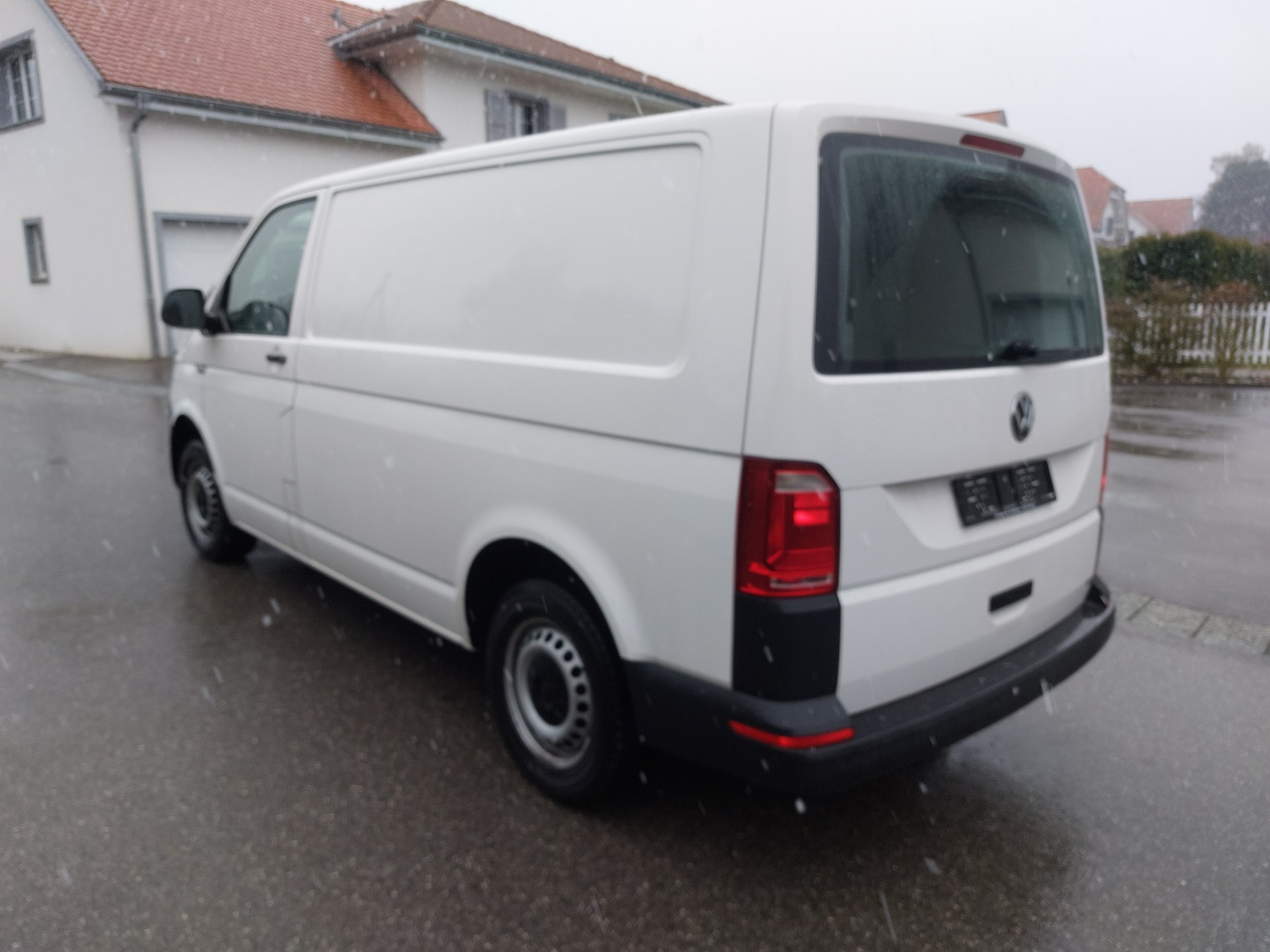 VW T6.1 2.0 TDI Entry-image-2