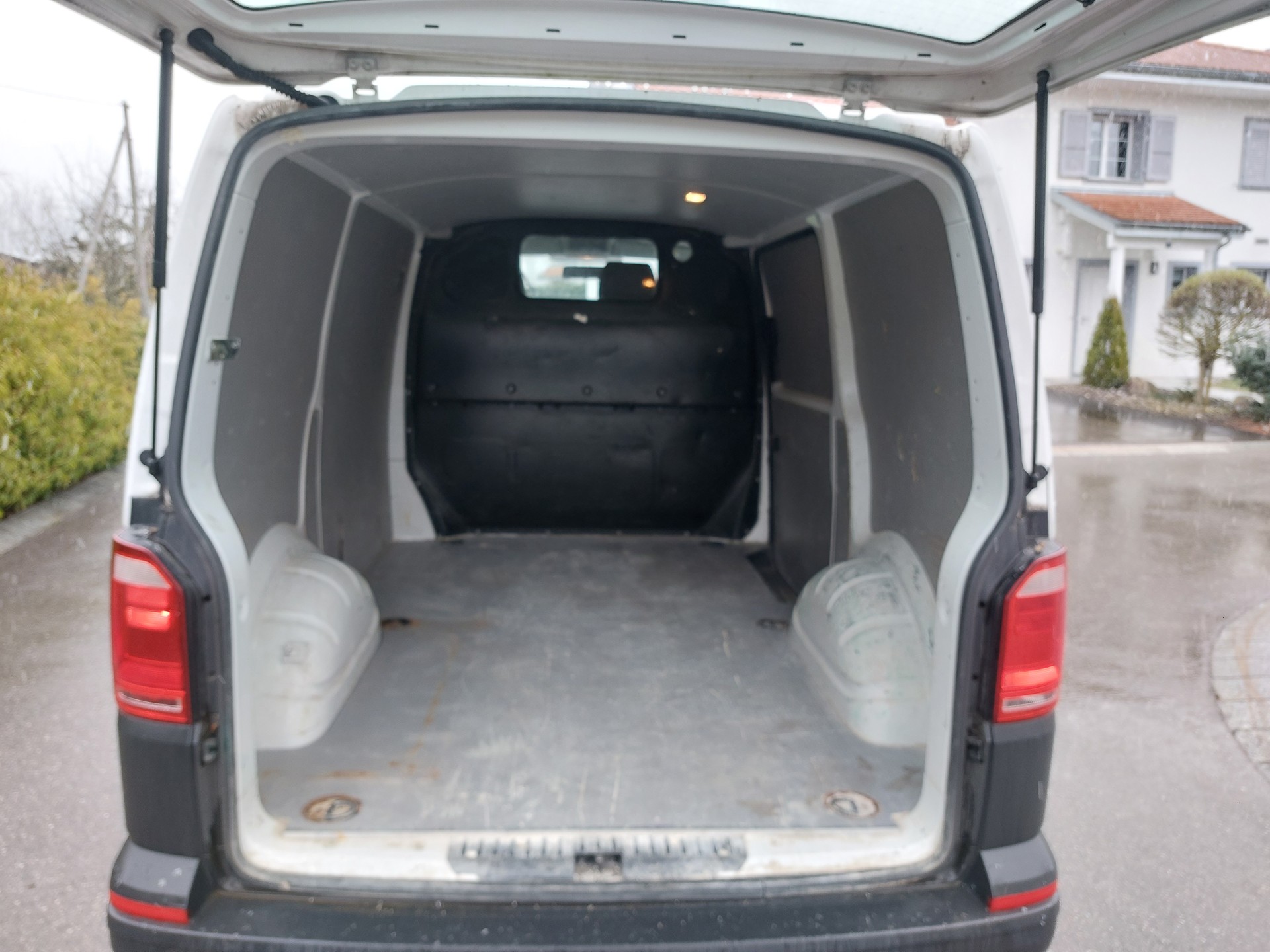 VW T6.1 2.0 TDI Entry-image-8