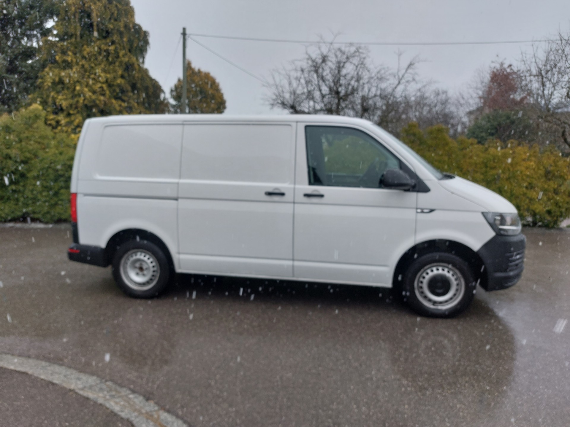VW T6.1 2.0 TDI Entry-image-6