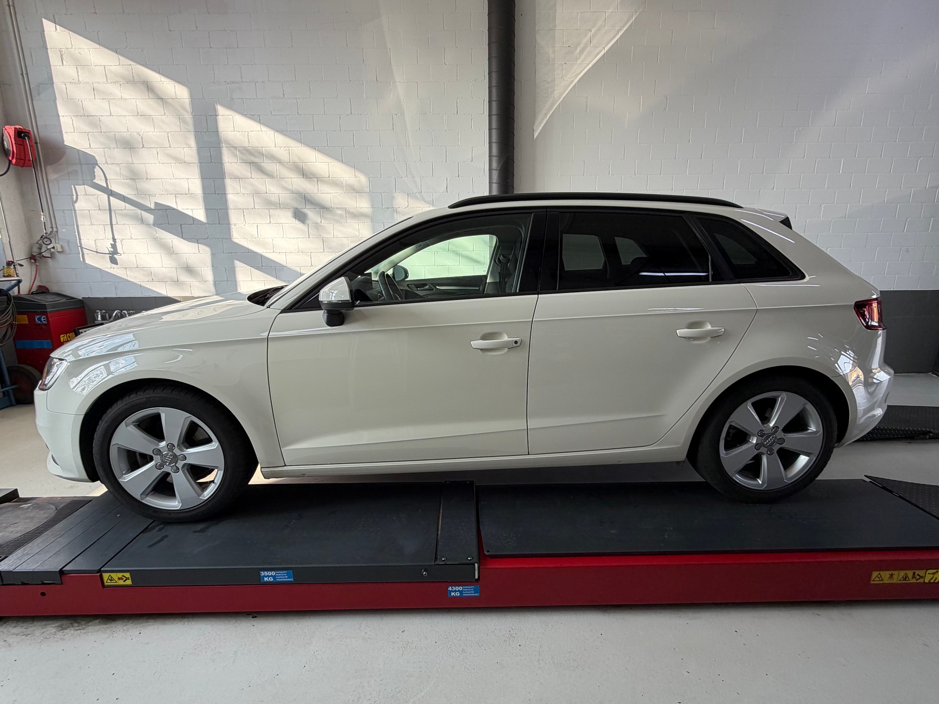 AUDI A3 Sportback 1.8 TFSI Ambition S-tronic-image-2