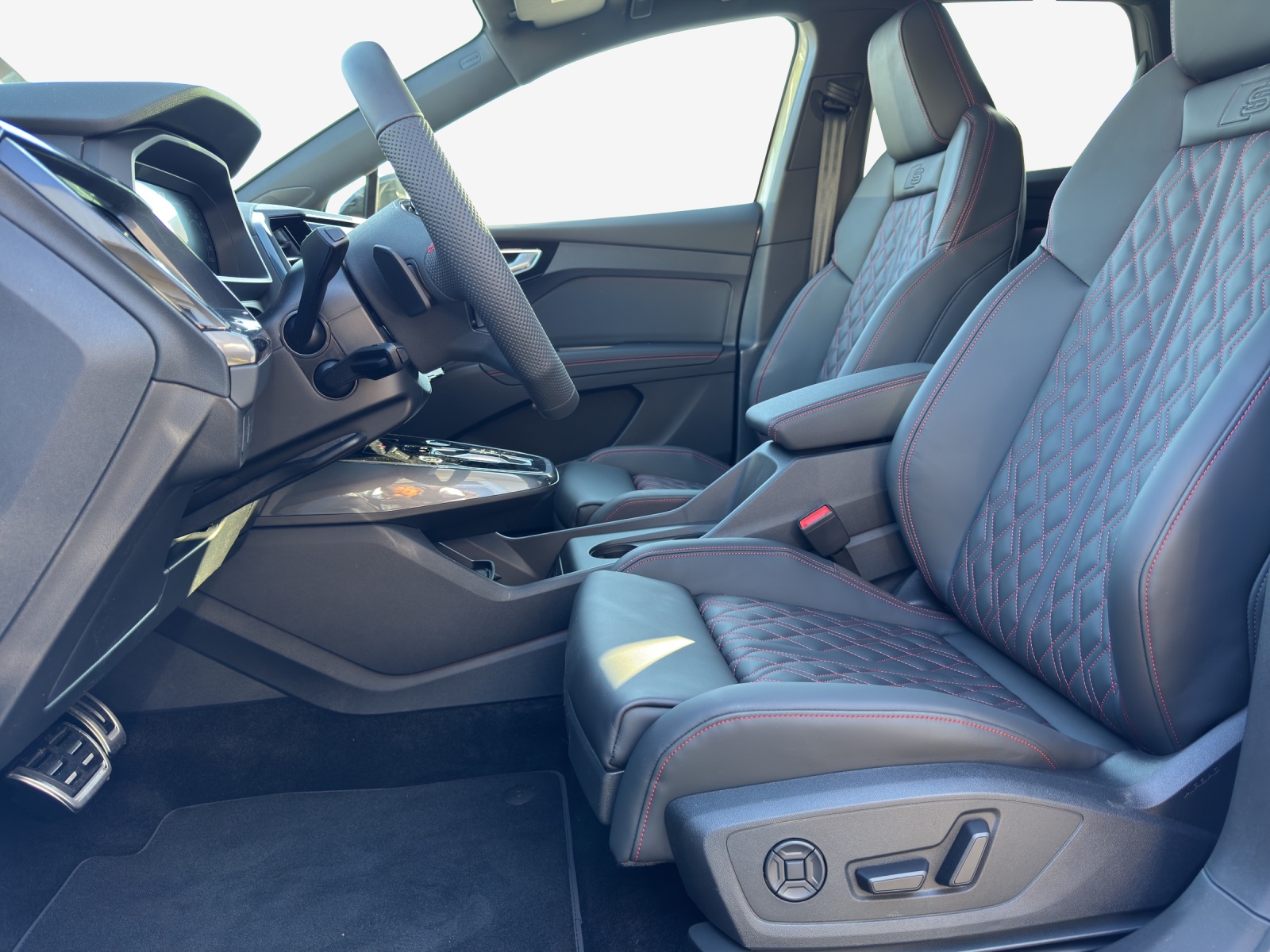 AUDI Q4 e-tron 45 Edition Swiss Ski quattro-image-7