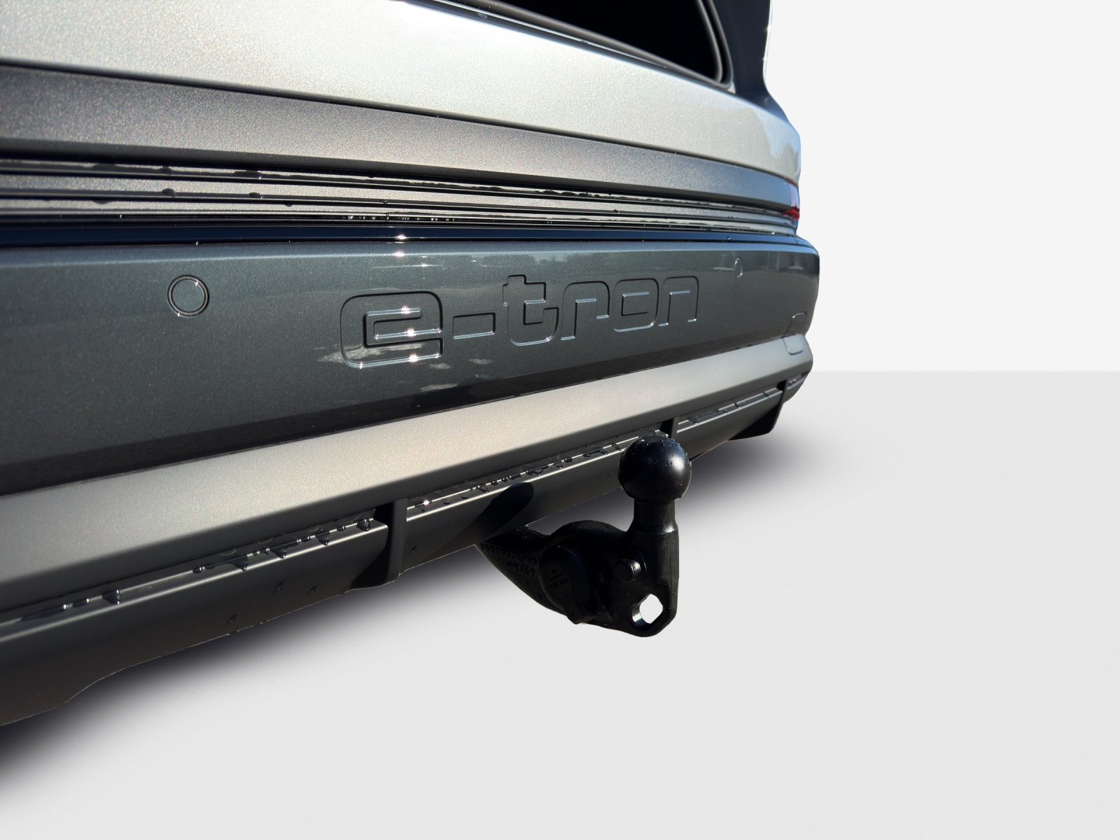 AUDI Q4 e-tron 45 Edition Swiss Ski quattro-image-13