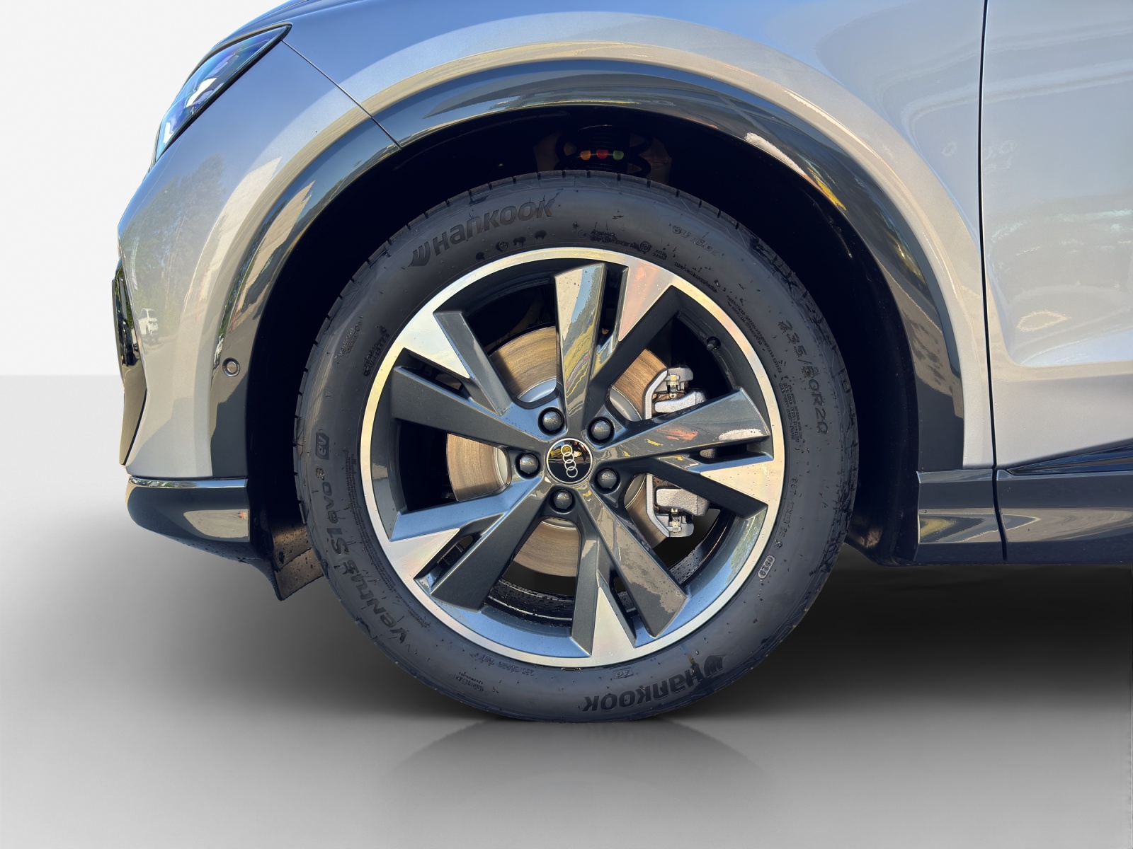 AUDI Q4 e-tron 45 Edition Swiss Ski quattro-image-14