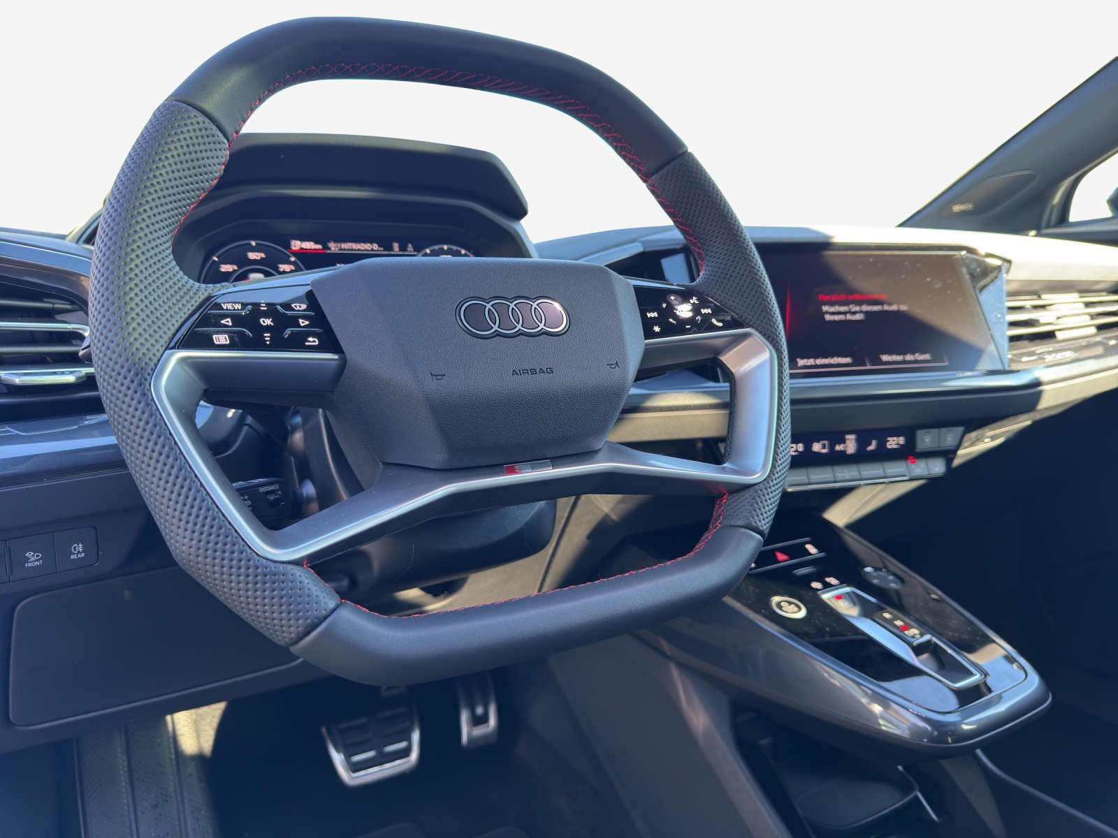 AUDI Q4 e-tron 45 Edition Swiss Ski quattro-image-9