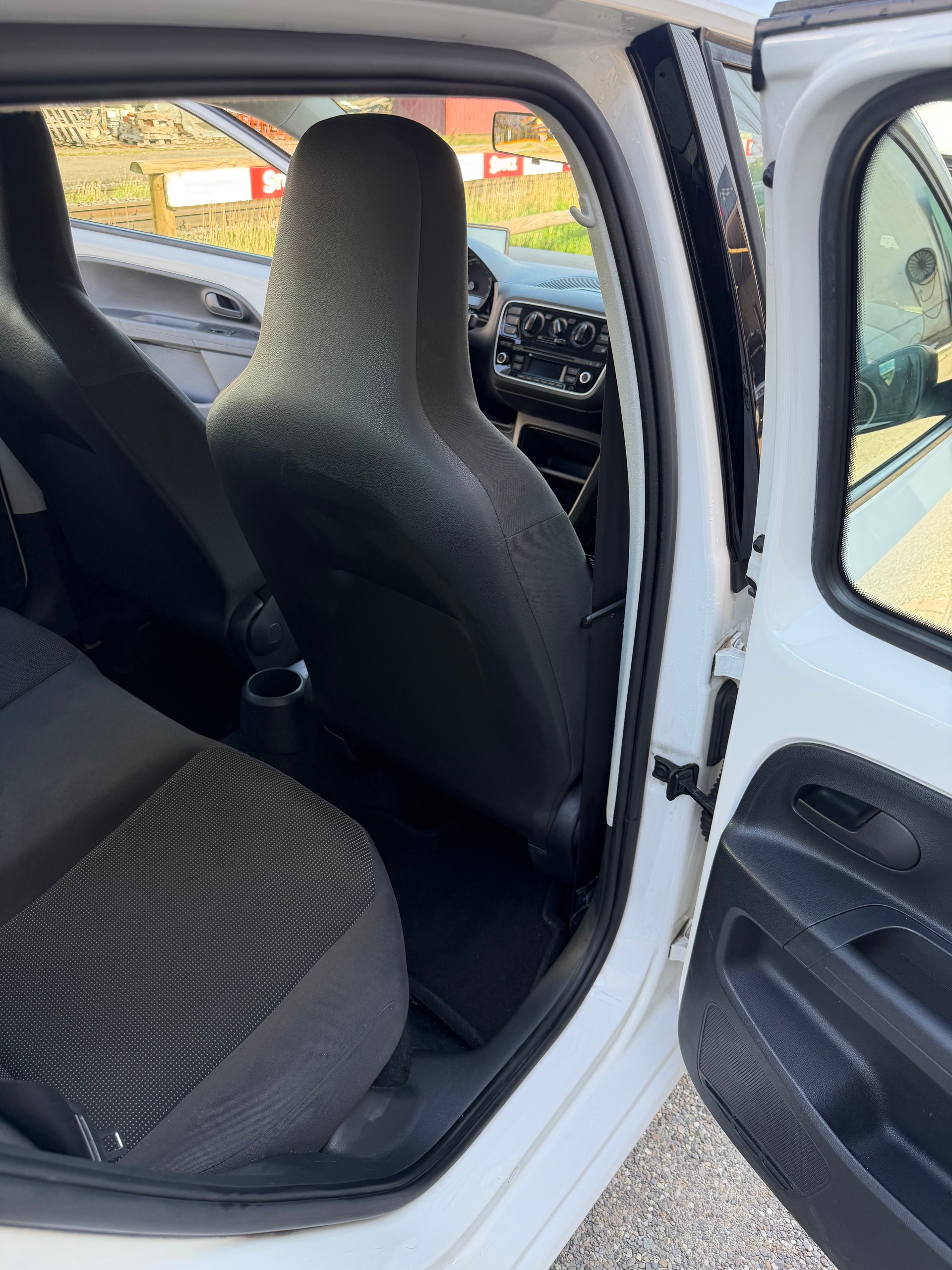 VW Up 1.0 cup up-image-5