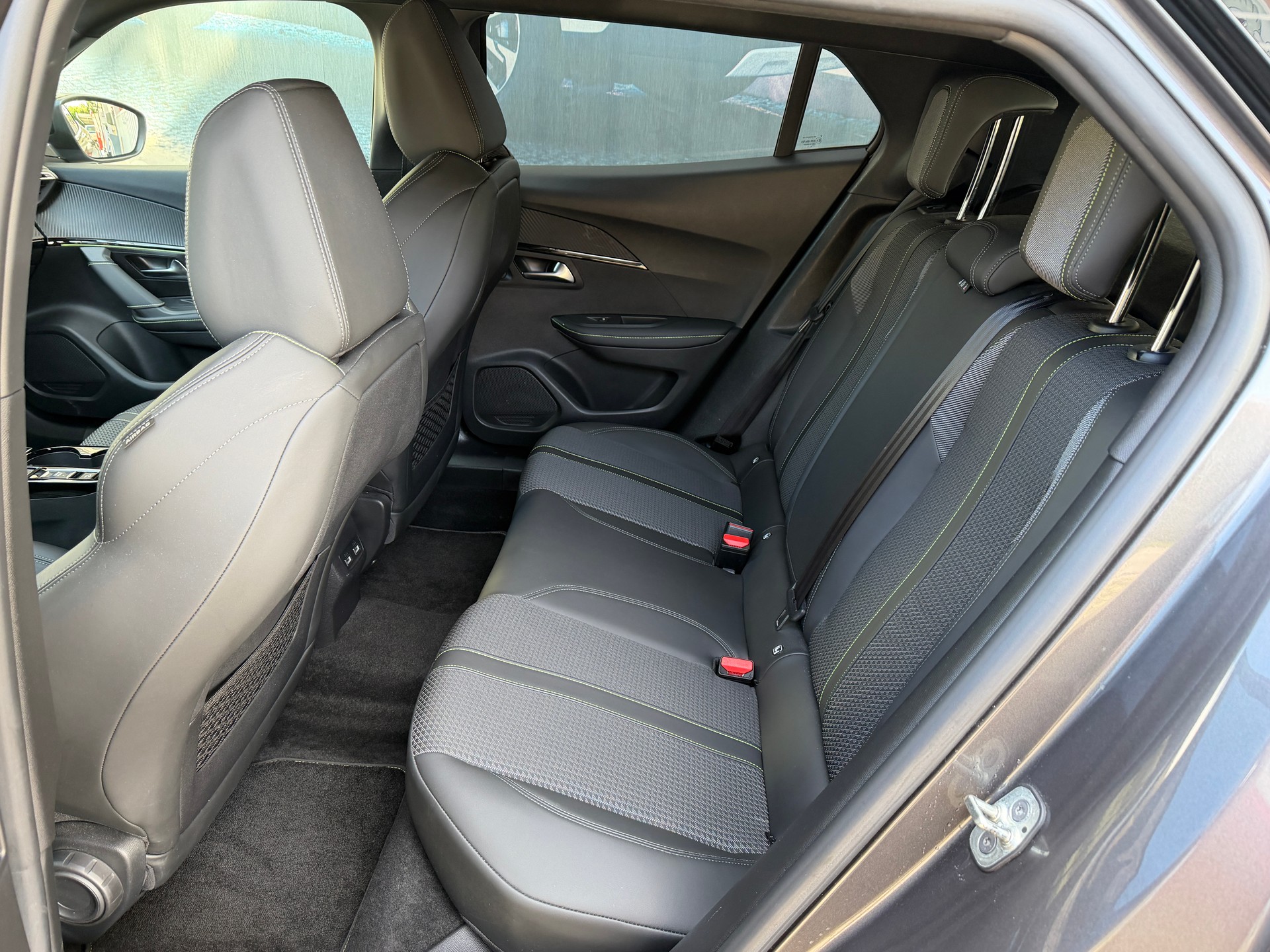 PEUGEOT 2008 1.2 PureTech GT Line-image-7