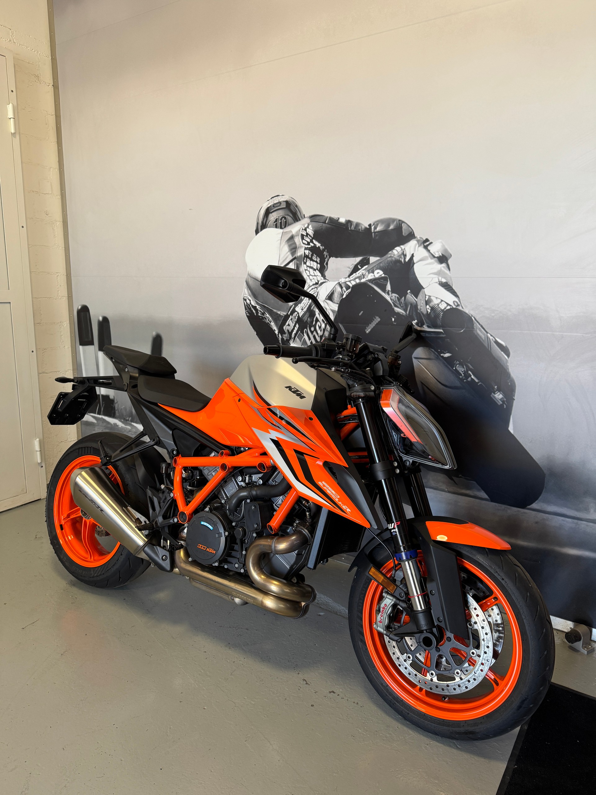 KTM 1290 Super Duke R EVO-image-5