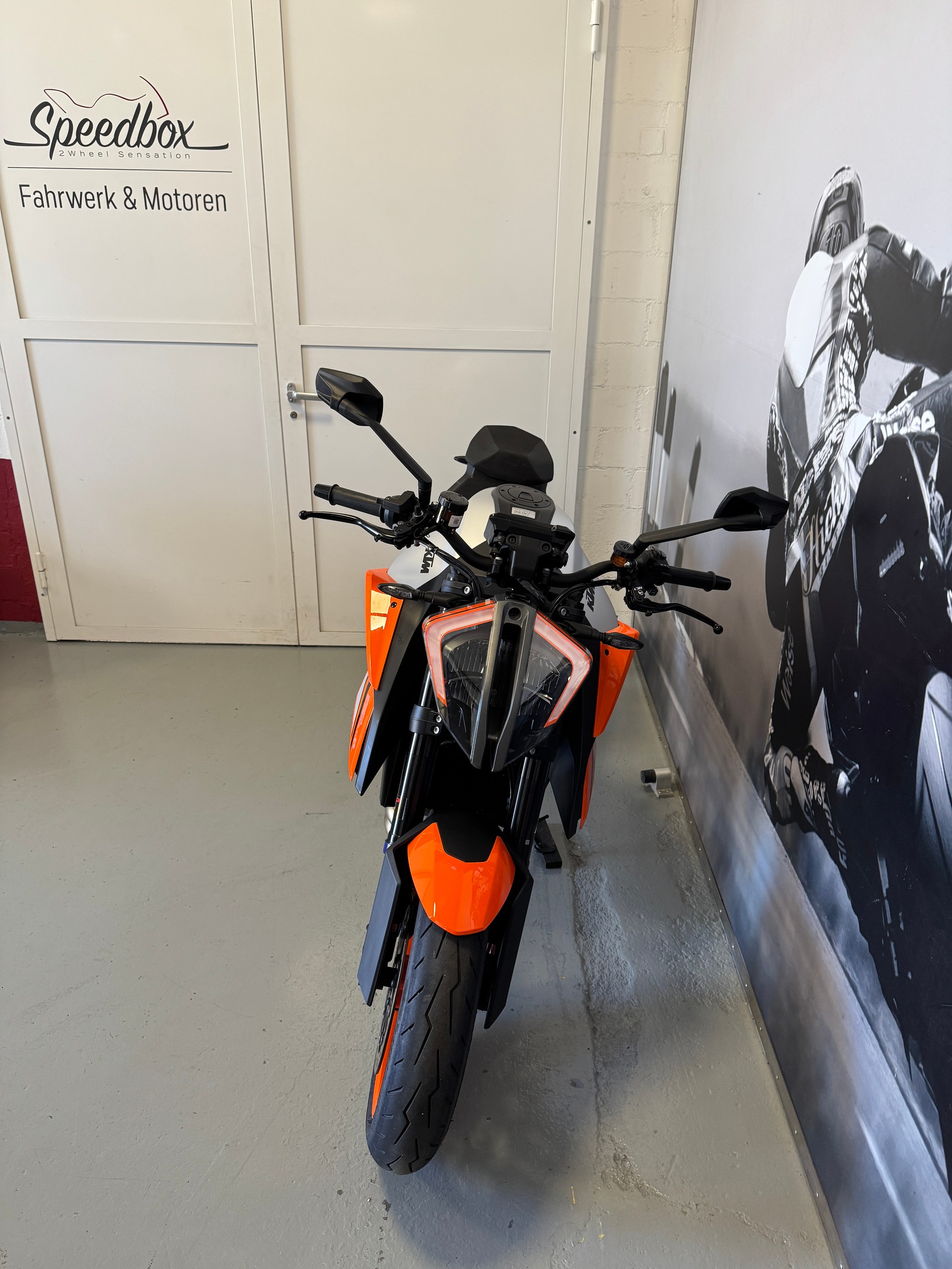 KTM 1290 Super Duke R EVO-image-6