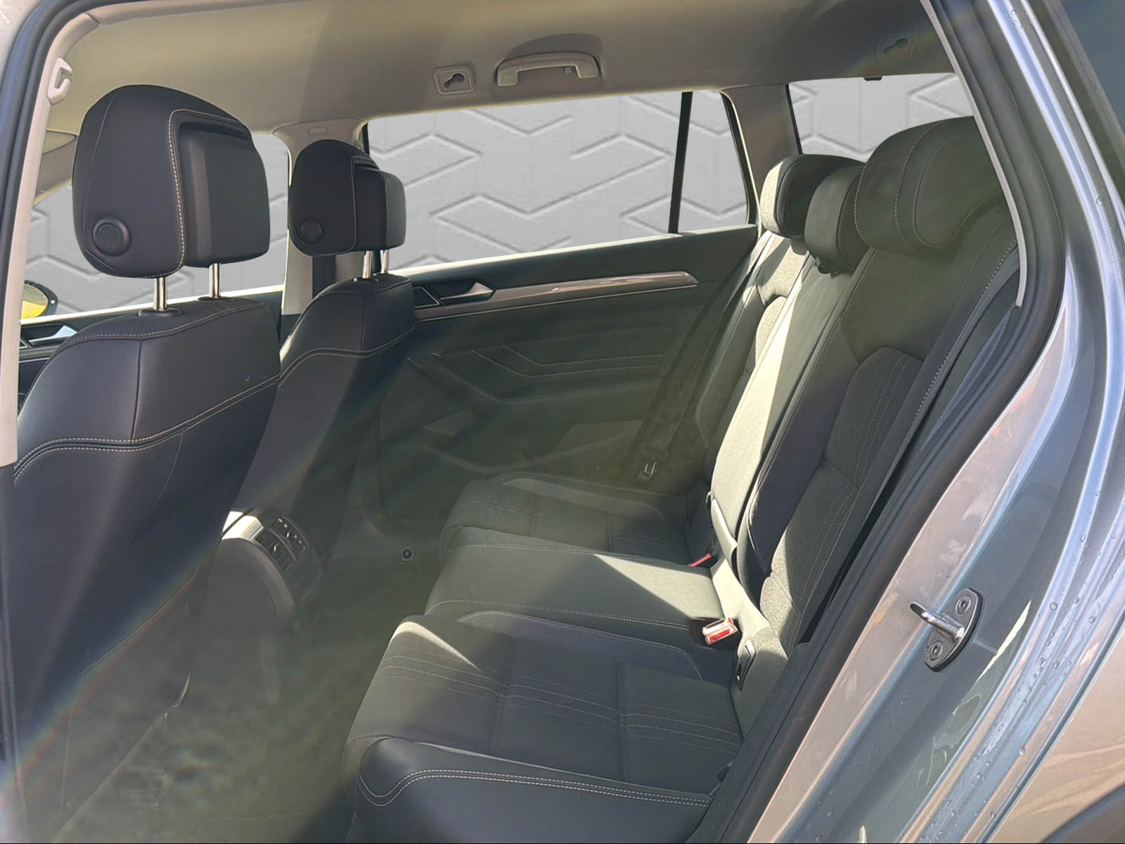 VW Passat Alltrack 2.0 TSI 4Motion DSG-image-15