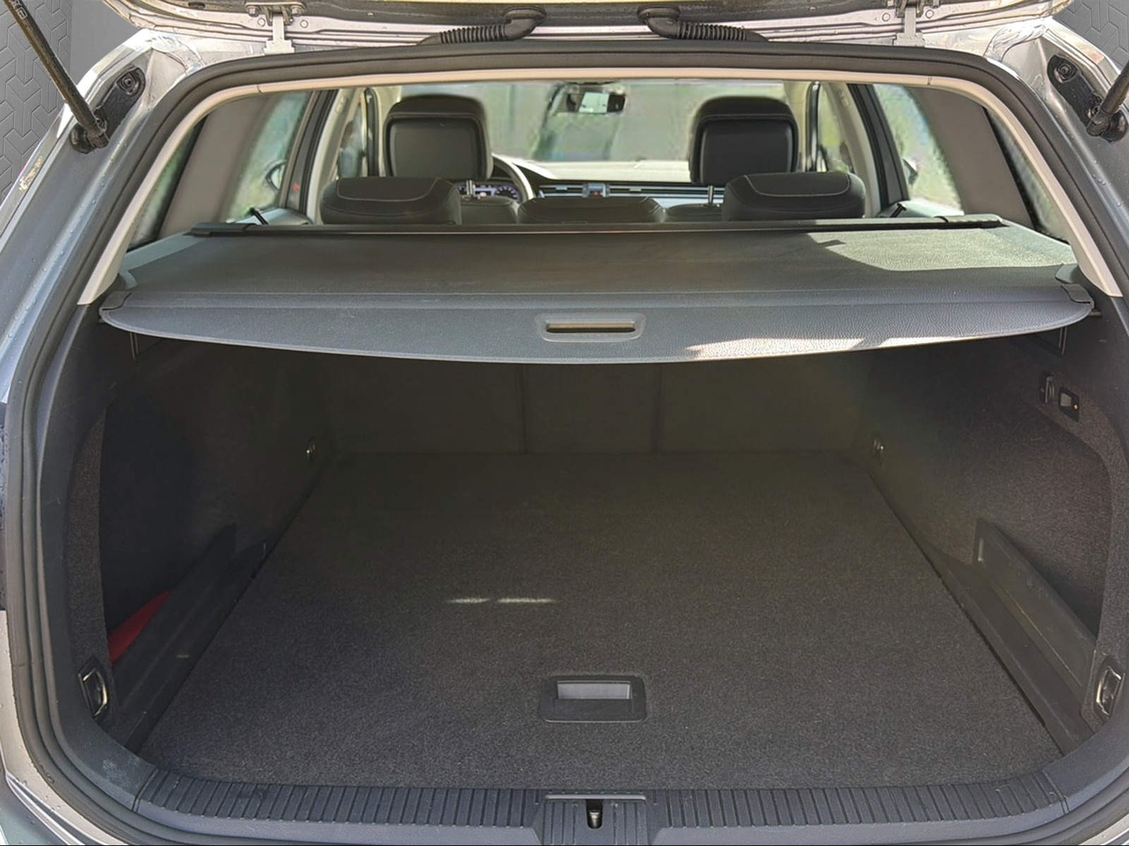 VW Passat Alltrack 2.0 TSI 4Motion DSG-image-9