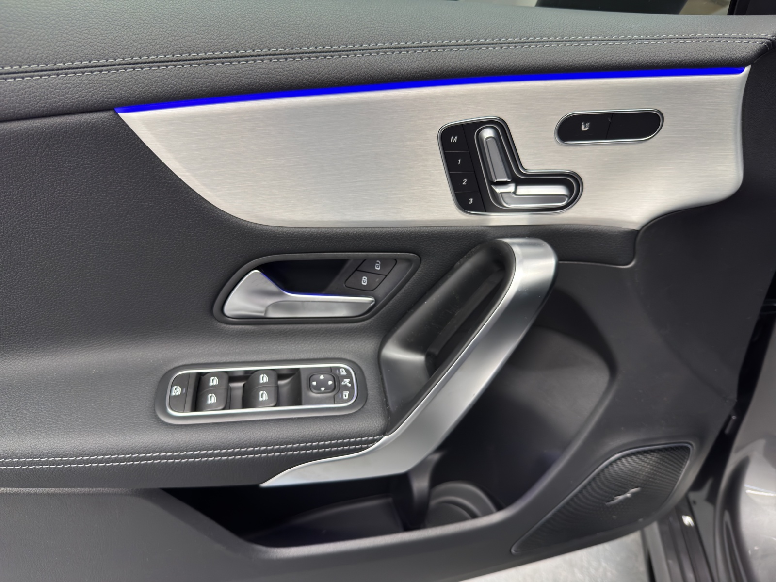 MERCEDES-BENZ AMG A 35 4Matic-image-10