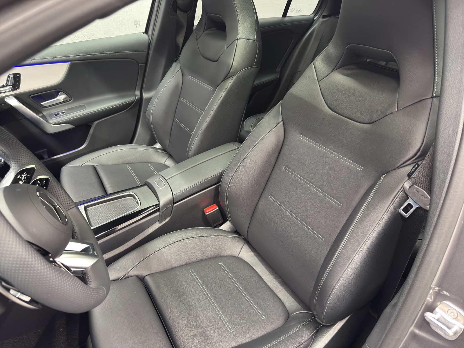MERCEDES-BENZ AMG A 35 4Matic-image-12